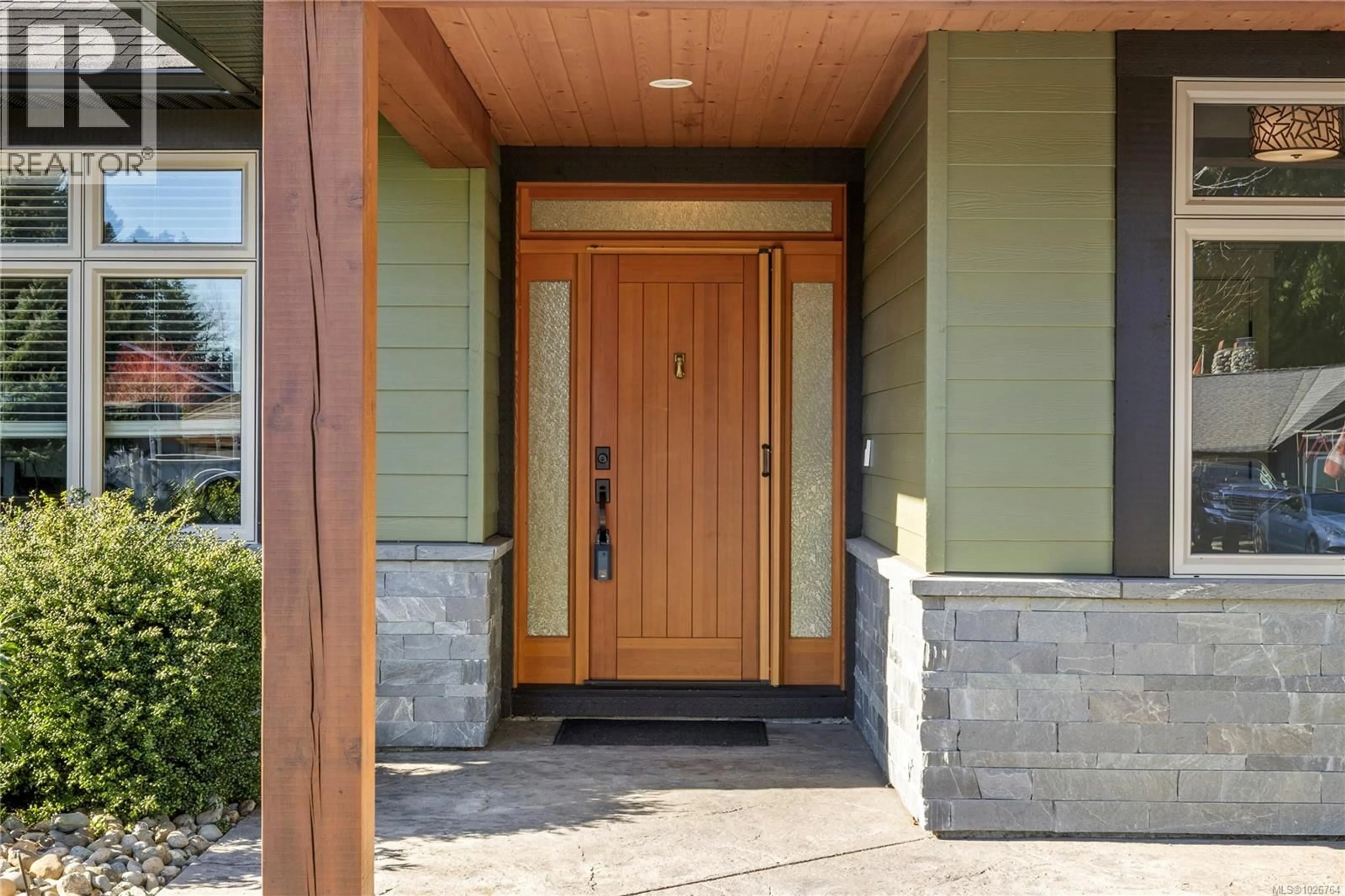 Indoor entryway for 628 NASSAU CRESCENT, Qualicum Beach British Columbia V9K1C4