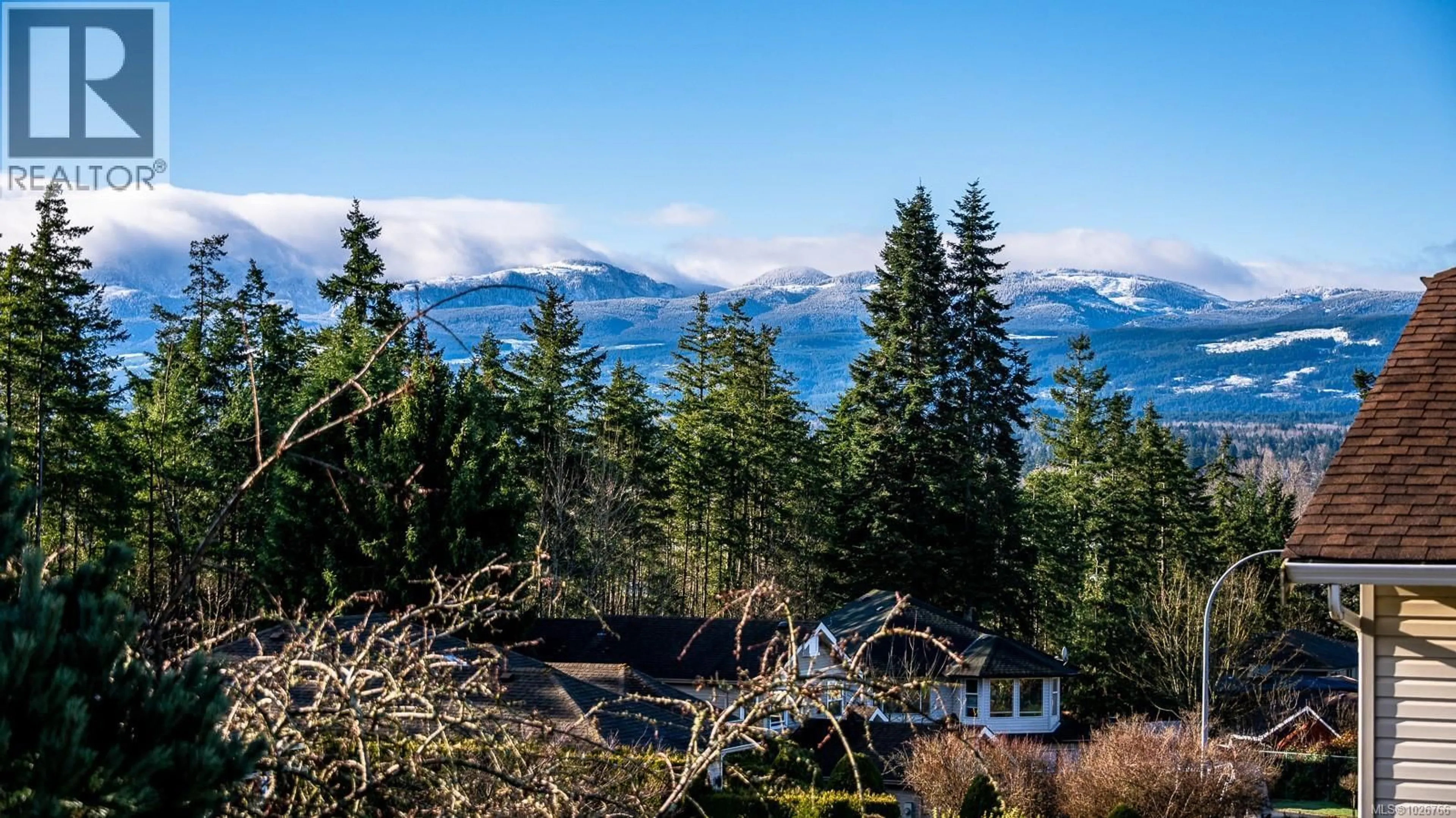 A pic from outside/outdoor area/front of a property/back of a property/a pic from drone, unknown for 398 PANORAMA CRESCENT, Courtenay British Columbia V9N6V2