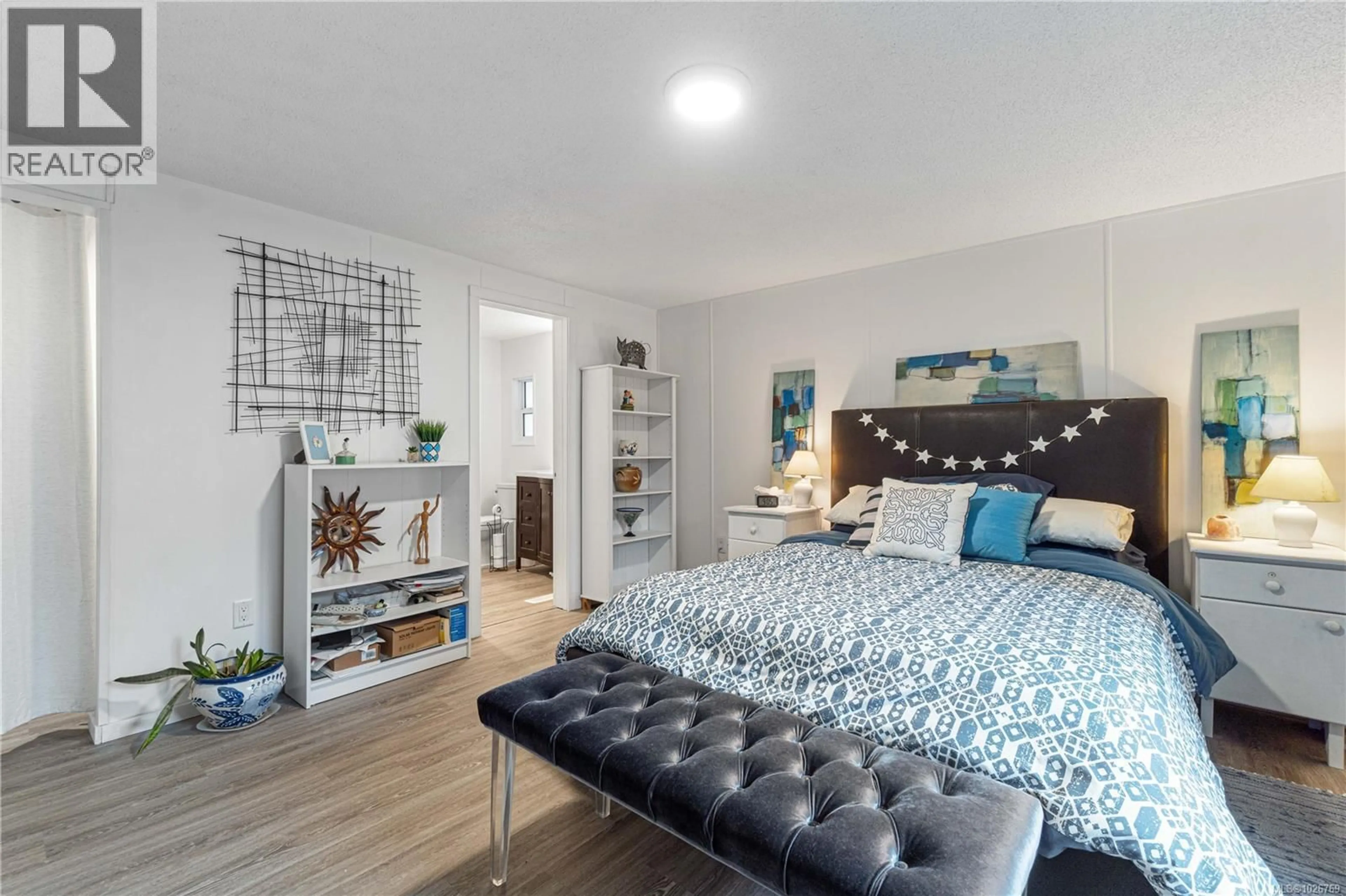 Bedroom with bed, wood/laminate floor for 26 - 3449 HALLBERG ROAD, Nanaimo British Columbia V9G1L2