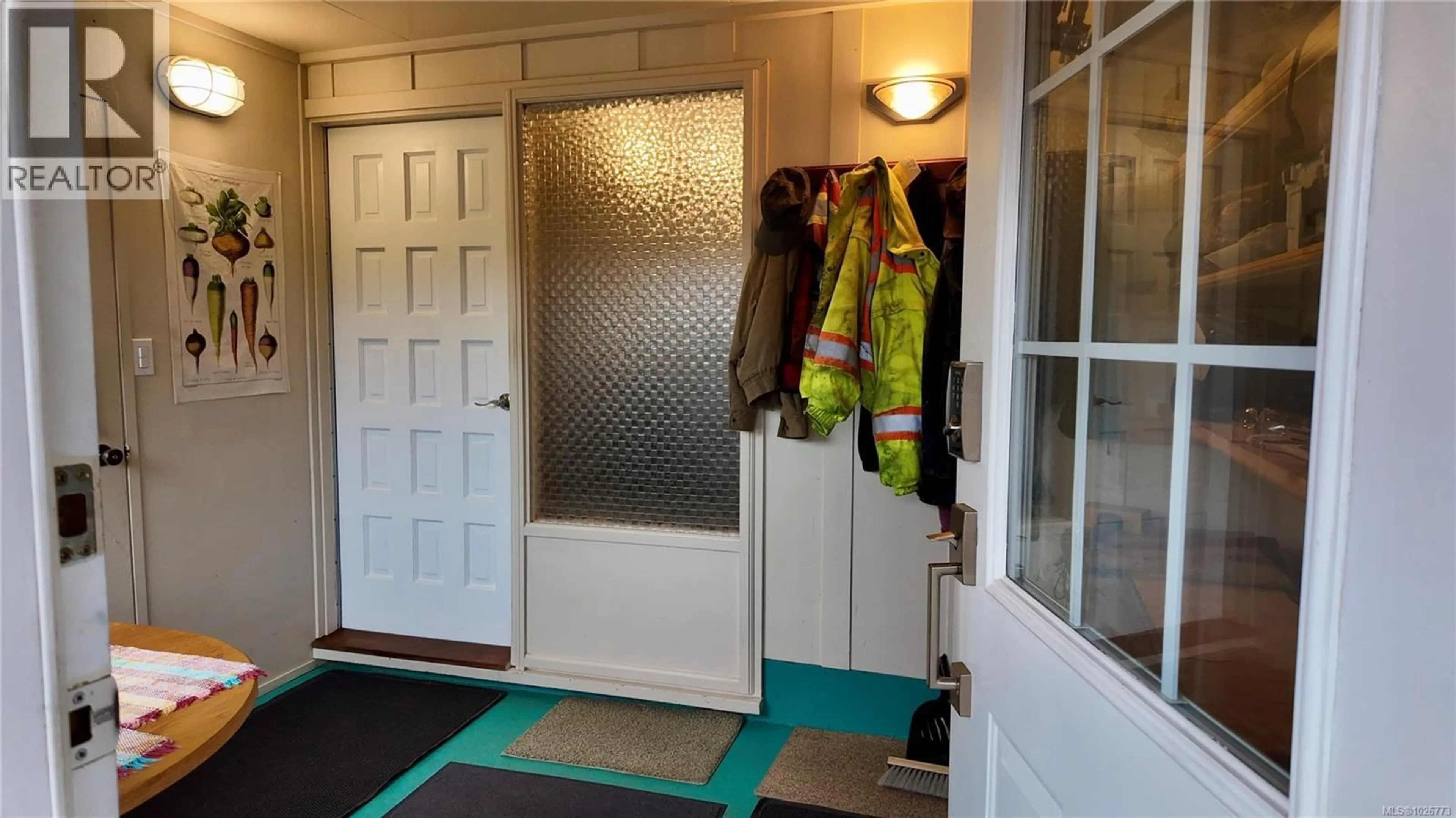 Indoor entryway for 7710 CEDAR PLACE, Port Hardy British Columbia V0N2P0