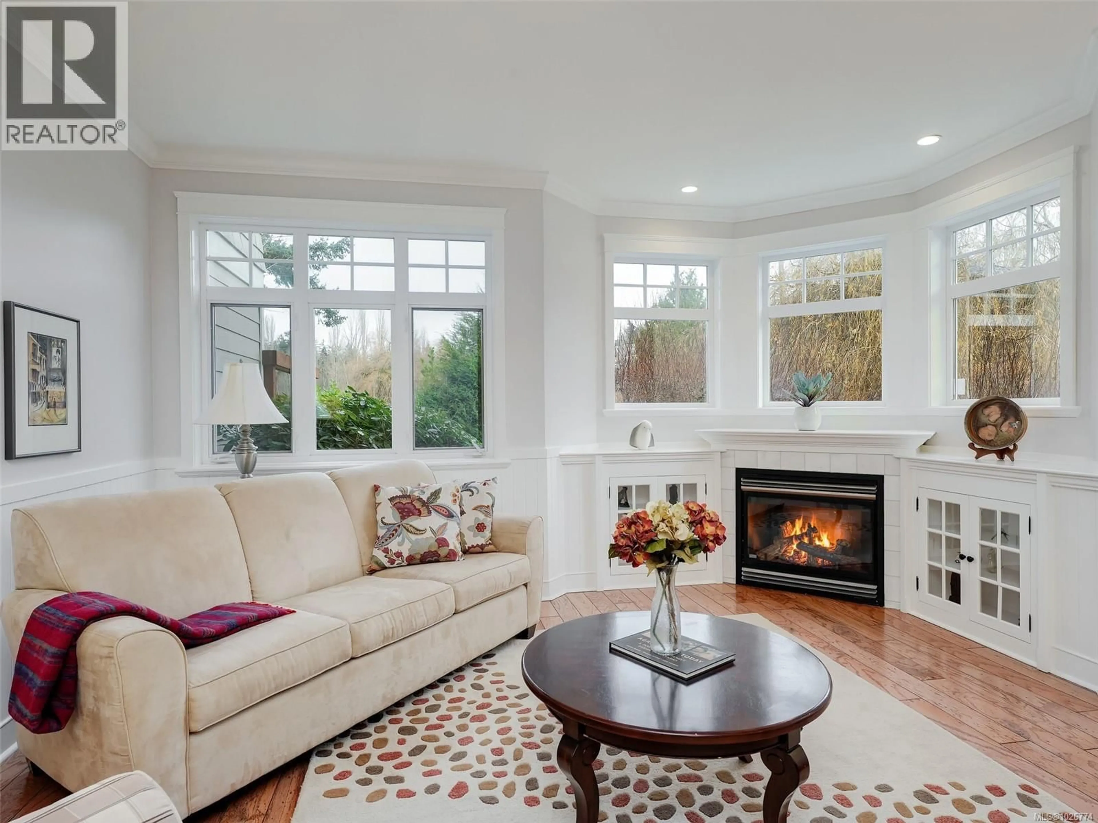 Living room with furniture, unknown for 571 CASELTON PLACE, Saanich British Columbia V8Z7Y5