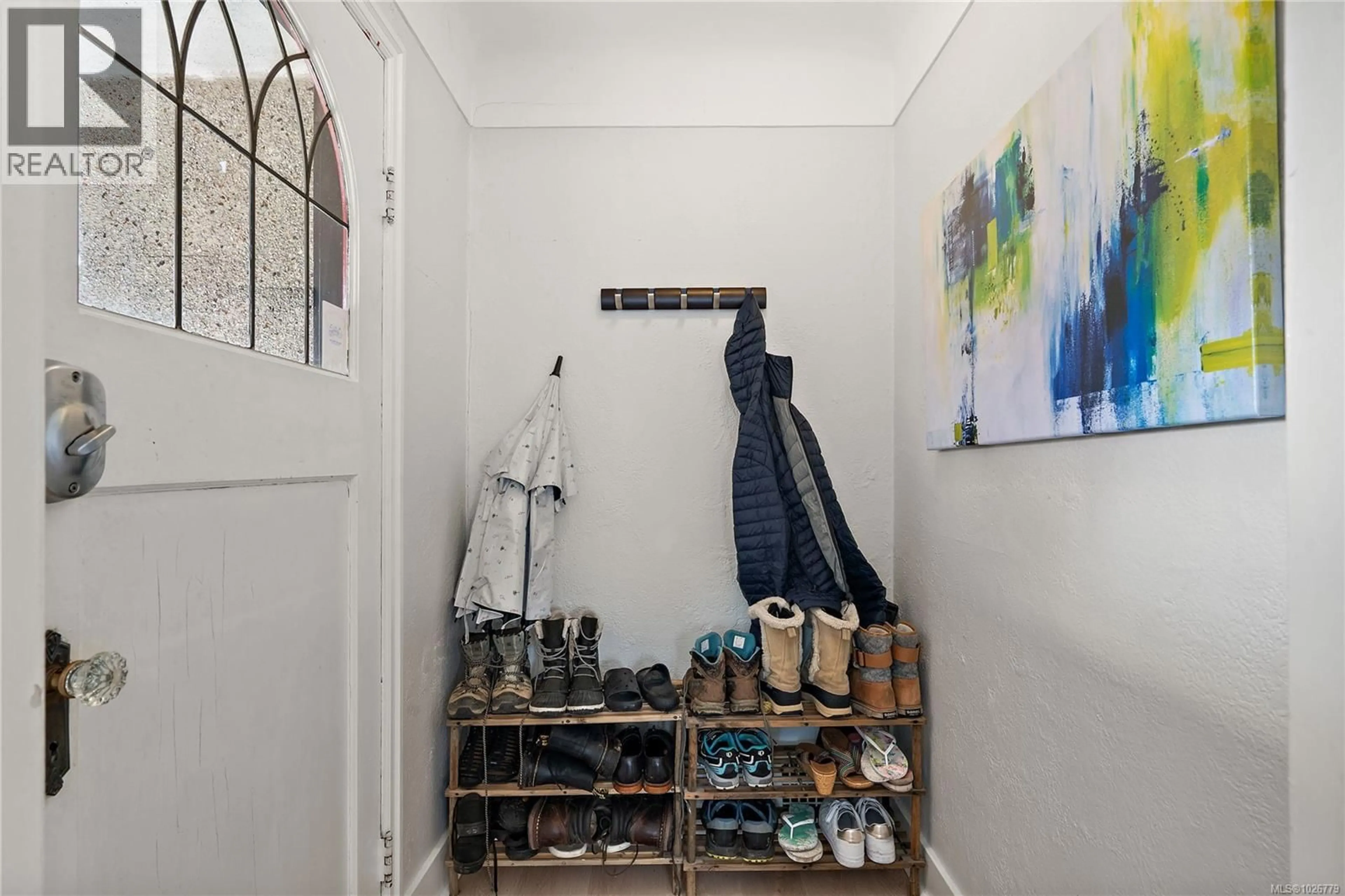 Indoor entryway for 3166 EARL GREY STREET, Saanich British Columbia V9A1W9