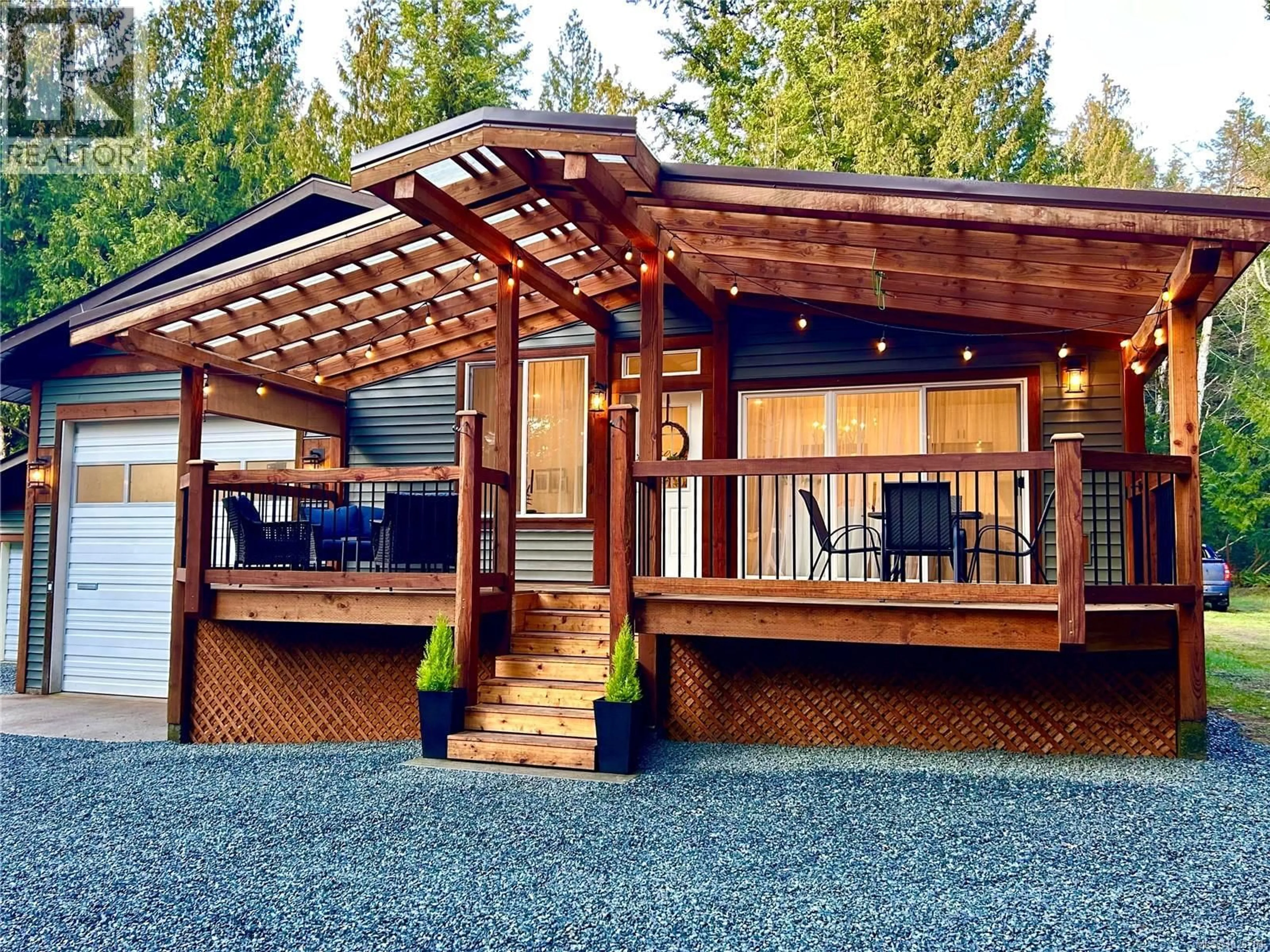 Patio, mountain view for 375 BAYLIS ROAD, Qualicum Beach British Columbia V9K2A7