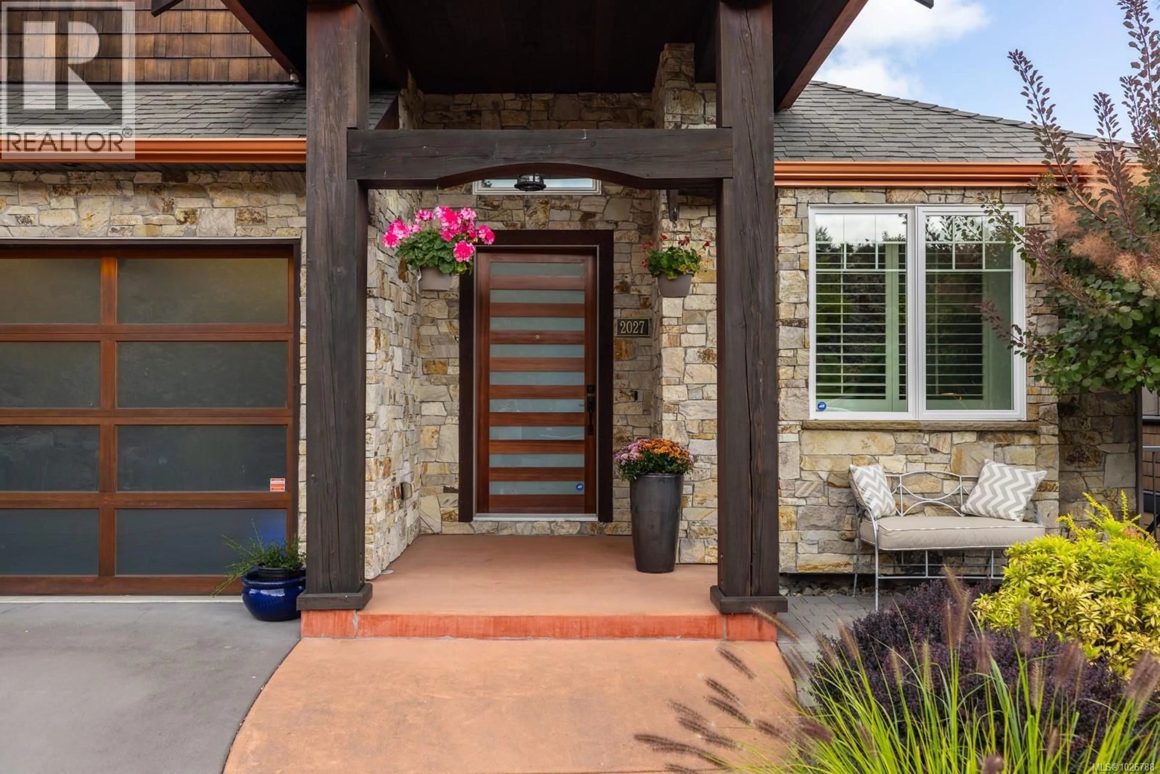 Indoor entryway for 2027 HEDGESTONE LANE, Langford British Columbia V9B6V2