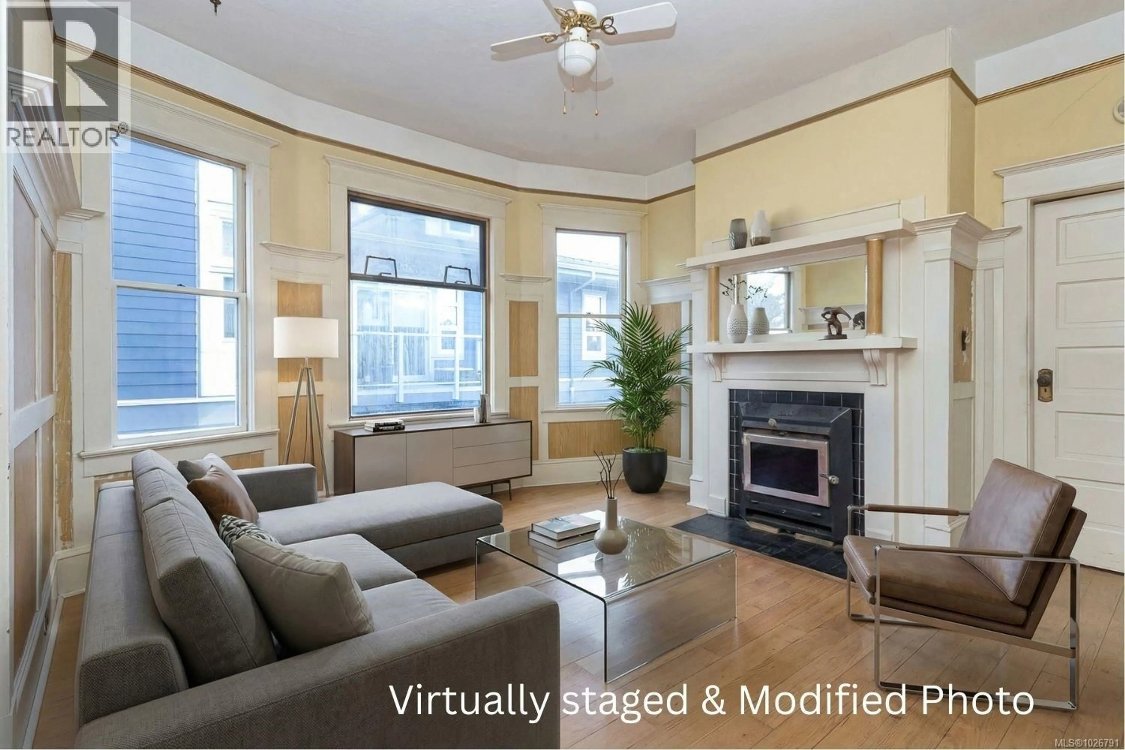 Living room with furniture, wood/laminate floor for 126 LADYSMITH STREET, Victoria British Columbia V8V1J4