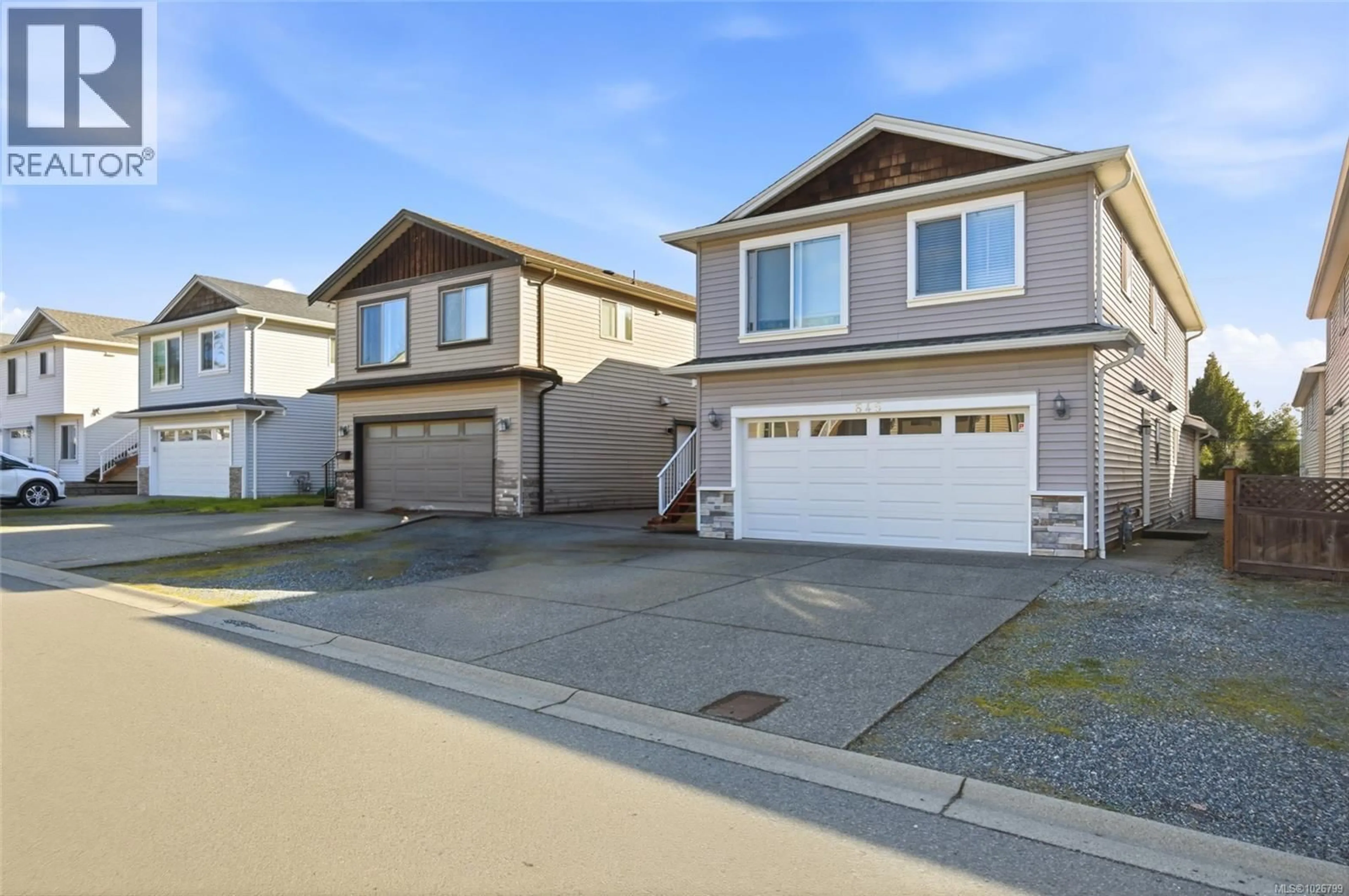 Home with vinyl exterior material, street for 645 HOWARD AVENUE, Nanaimo British Columbia V9R3S8
