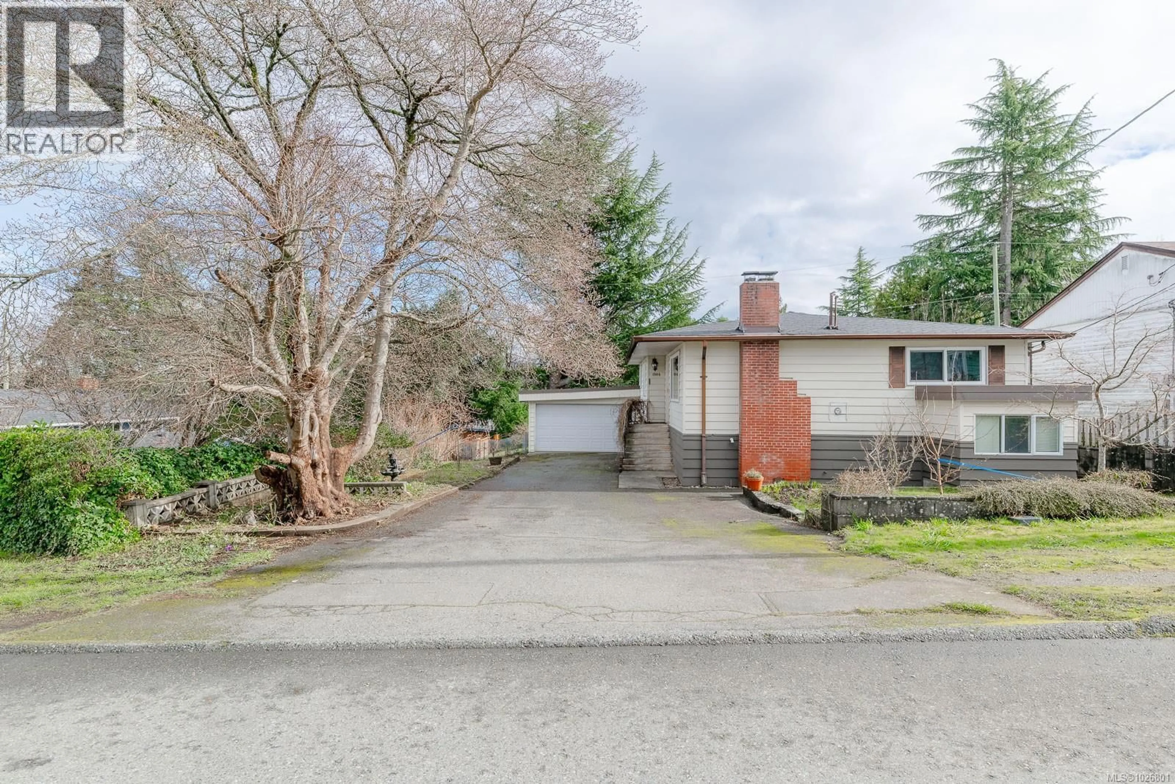 A pic from outside/outdoor area/front of a property/back of a property/a pic from drone, street for 1986 QUADRA AVENUE, Nanaimo British Columbia V9S3A1