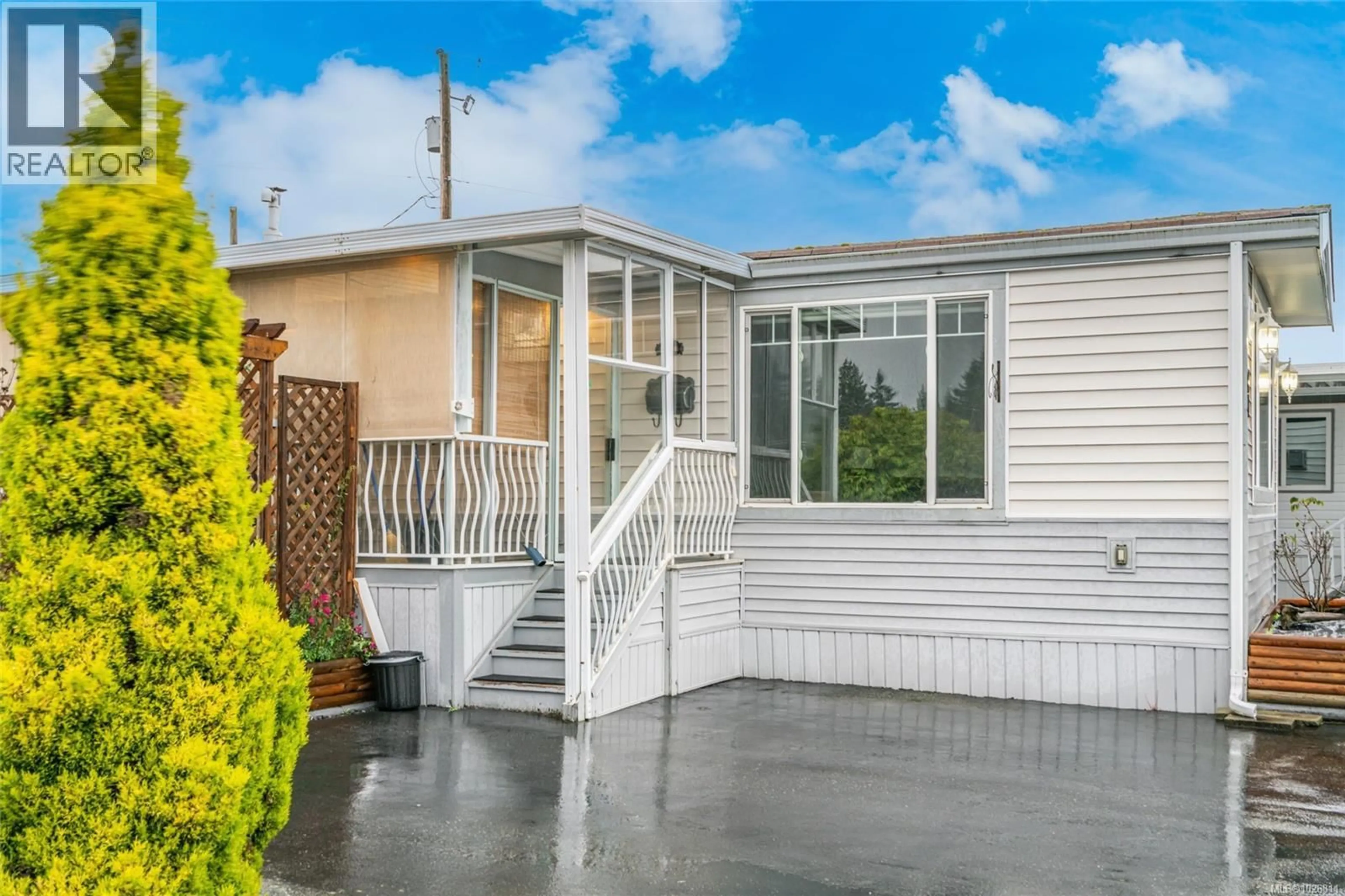 Home with vinyl exterior material, street for 64 - 6325 METRAL DRIVE, Nanaimo British Columbia V9T6P9