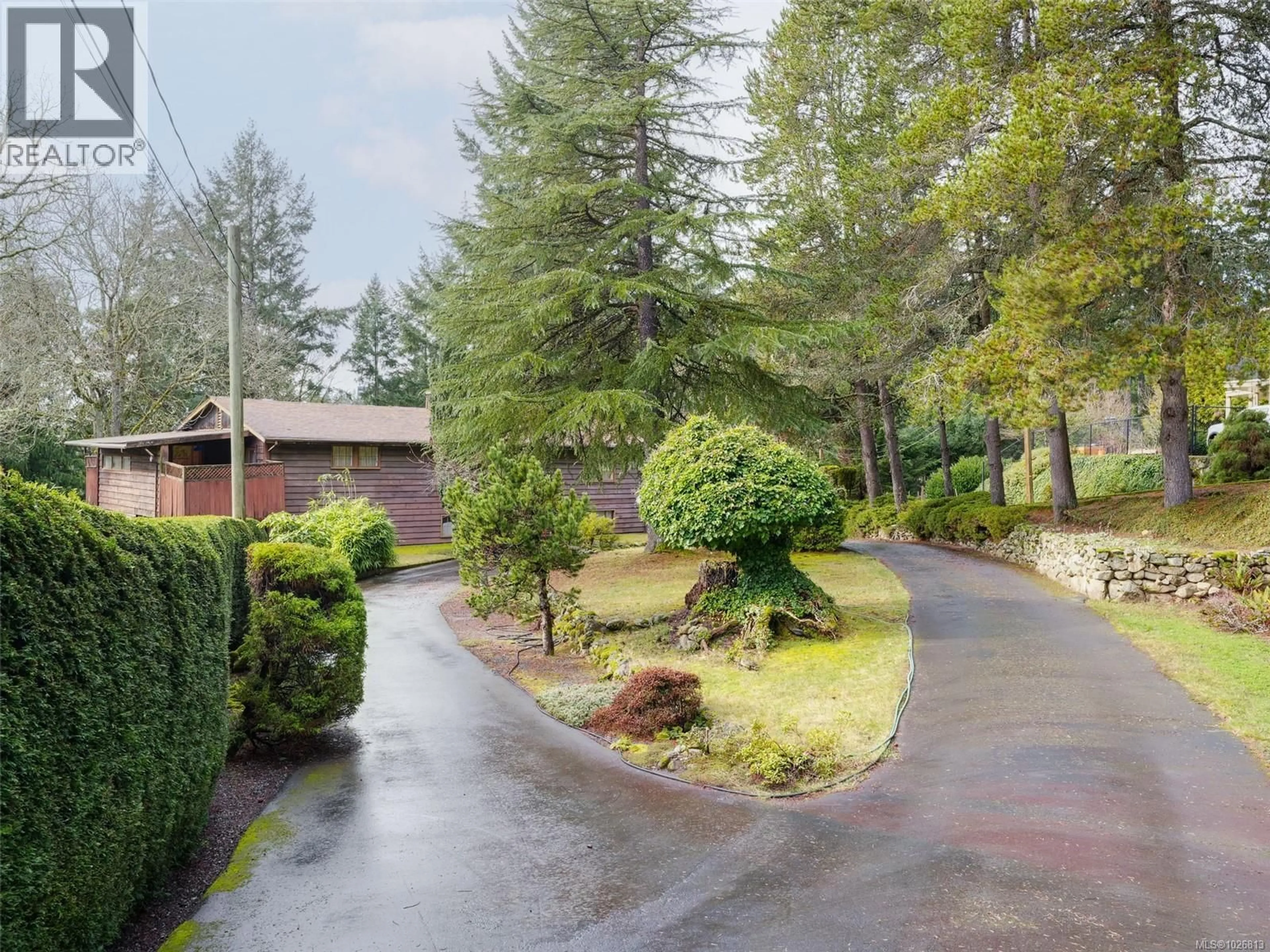 A pic from outside/outdoor area/front of a property/back of a property/a pic from drone, unknown for 913 GADE ROAD, Langford British Columbia V9B4Z6