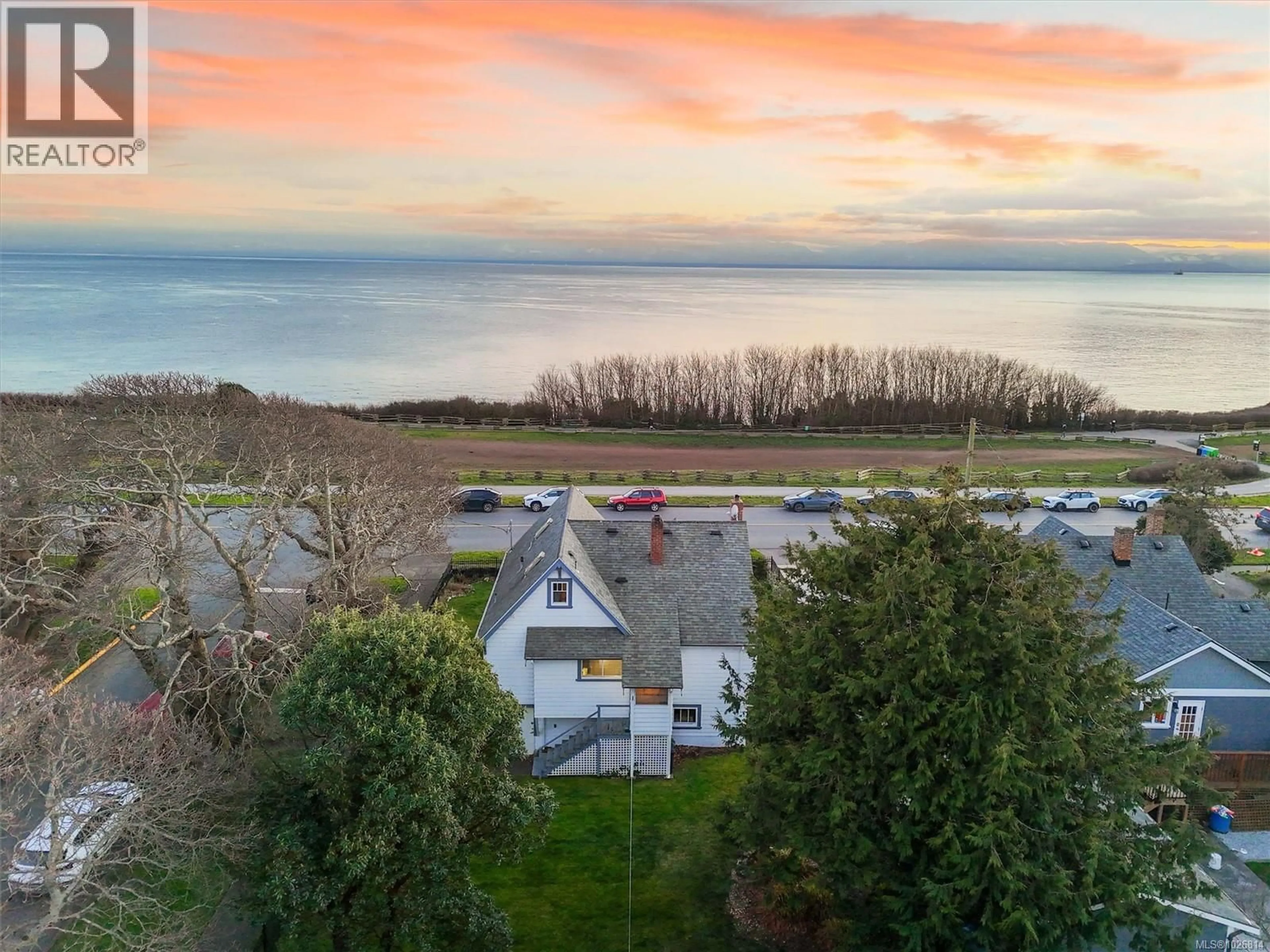 A pic from outside/outdoor area/front of a property/back of a property/a pic from drone, water/lake/river/ocean view for 1120 DALLAS ROAD, Victoria British Columbia V8V1B8