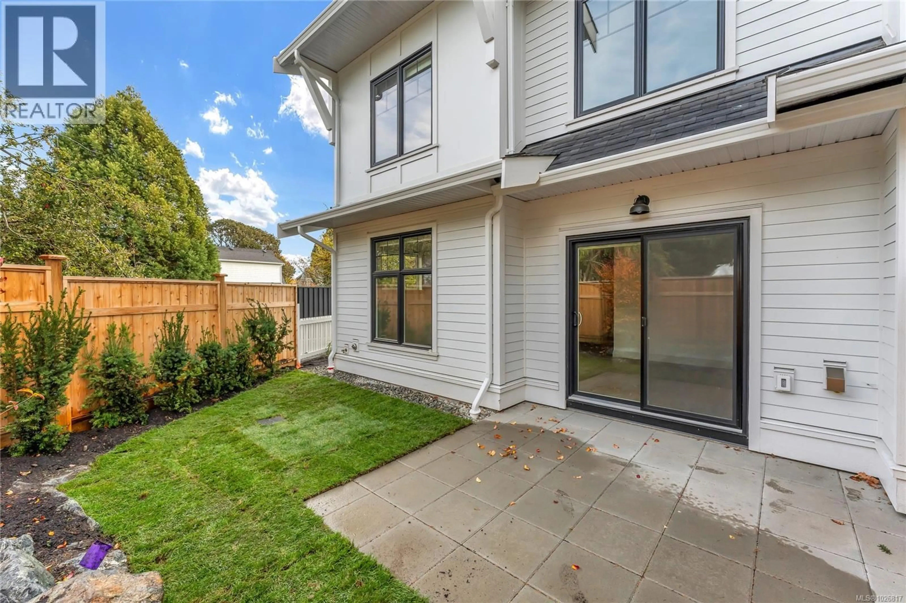 Patio, street for 3 - 3098 WASHINGTON AVENUE, Victoria British Columbia V9A0J5