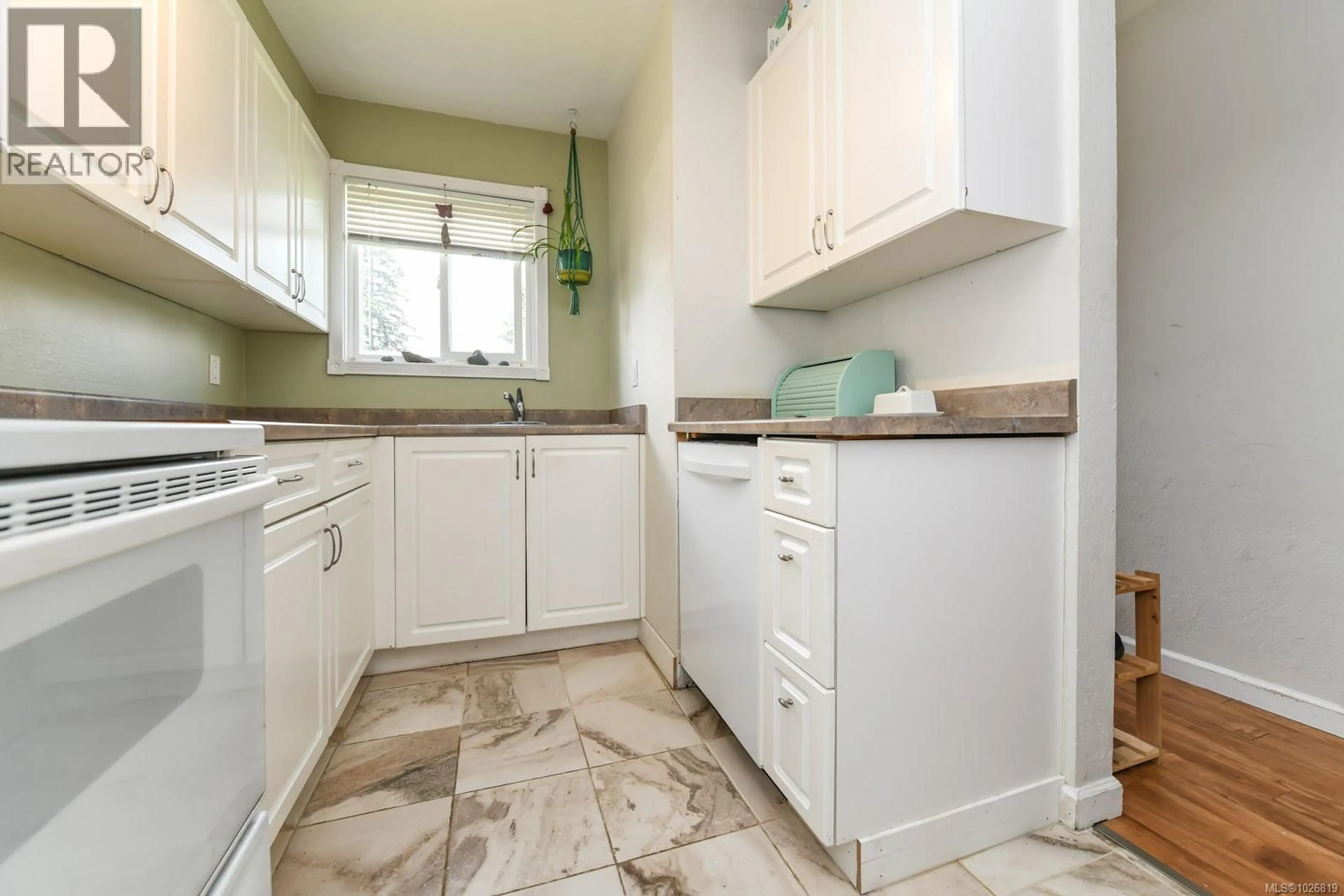 Standard kitchen, ceramic/tile floor for 2 - 1720 13TH STREET, Courtenay British Columbia V9N6C1