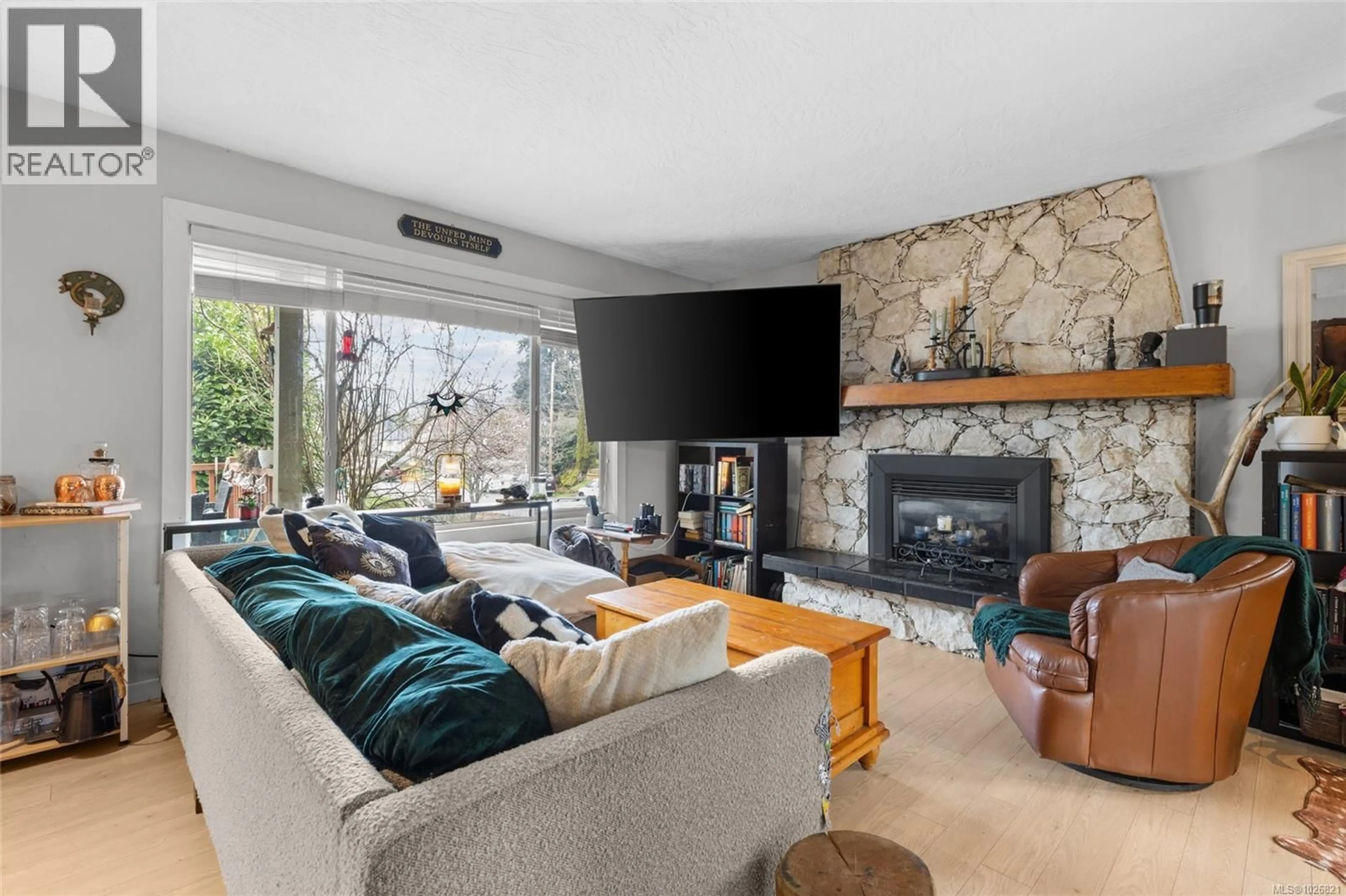 Living room with furniture, unknown for 661 MARLISA PLACE, Langford British Columbia V9B4Y8