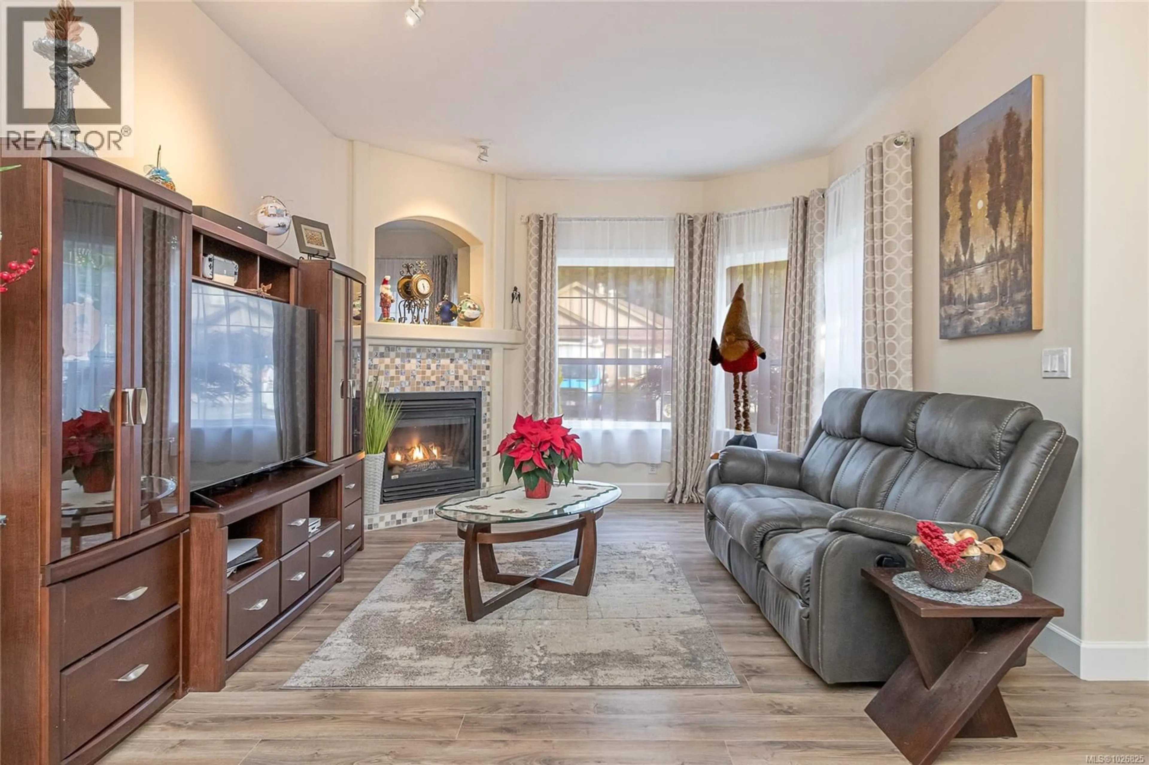 Living room with furniture, unknown for 6153 GARSIDE ROAD, Nanaimo British Columbia V9T6H9