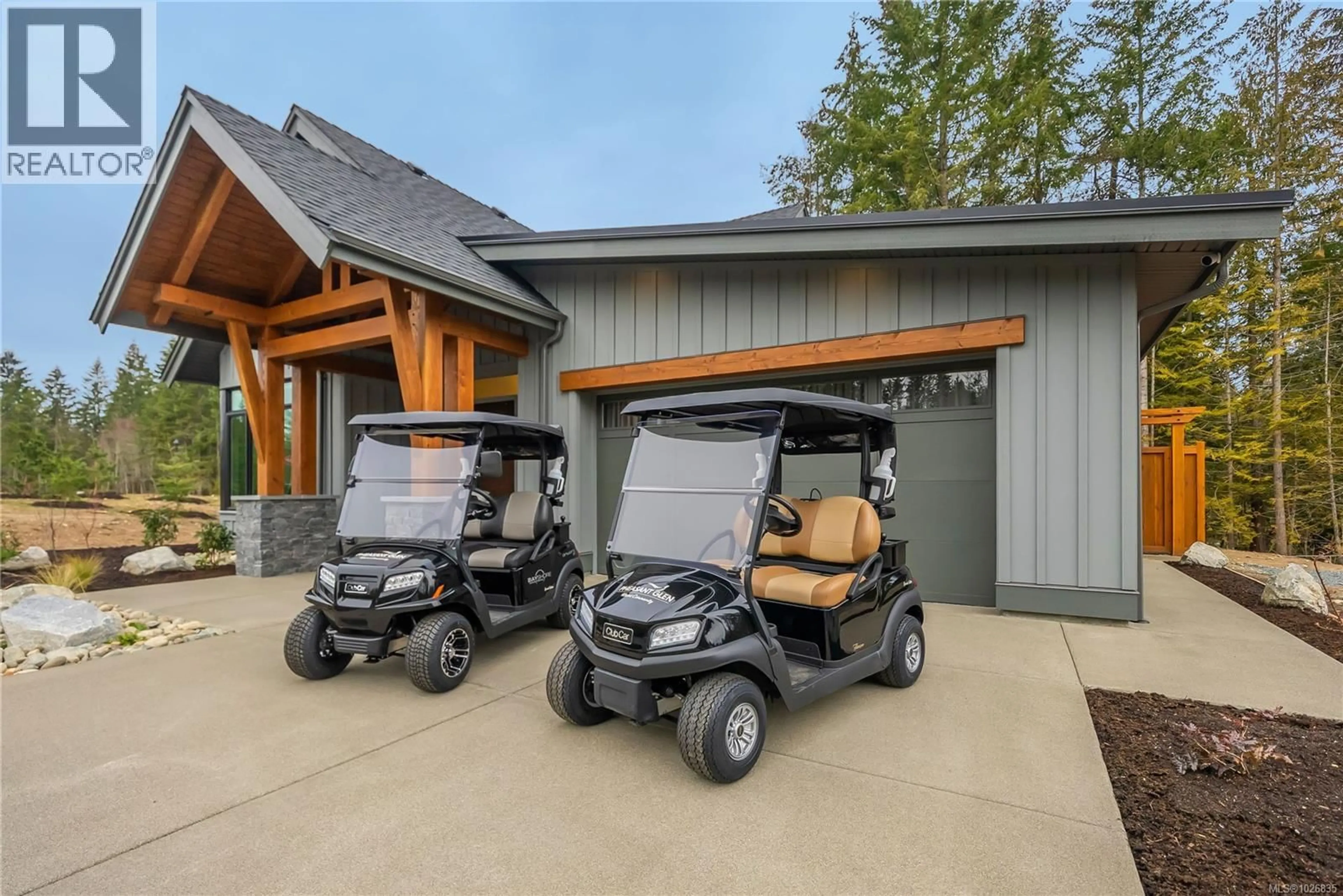 Indoor garage for 513 HOLE-IN-ONE DRIVE, Qualicum Beach British Columbia V9K0B9