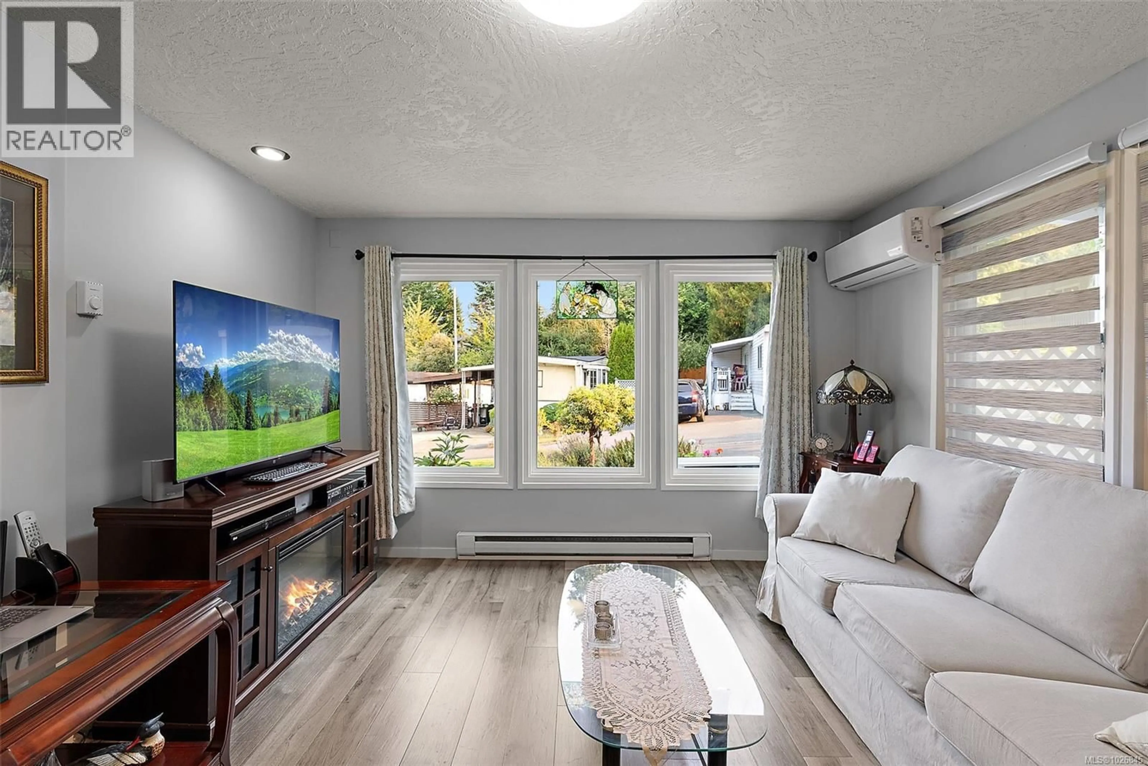 Living room with furniture, wood/laminate floor for 19 - 2587 SELWYN ROAD, Langford British Columbia V9B4V4