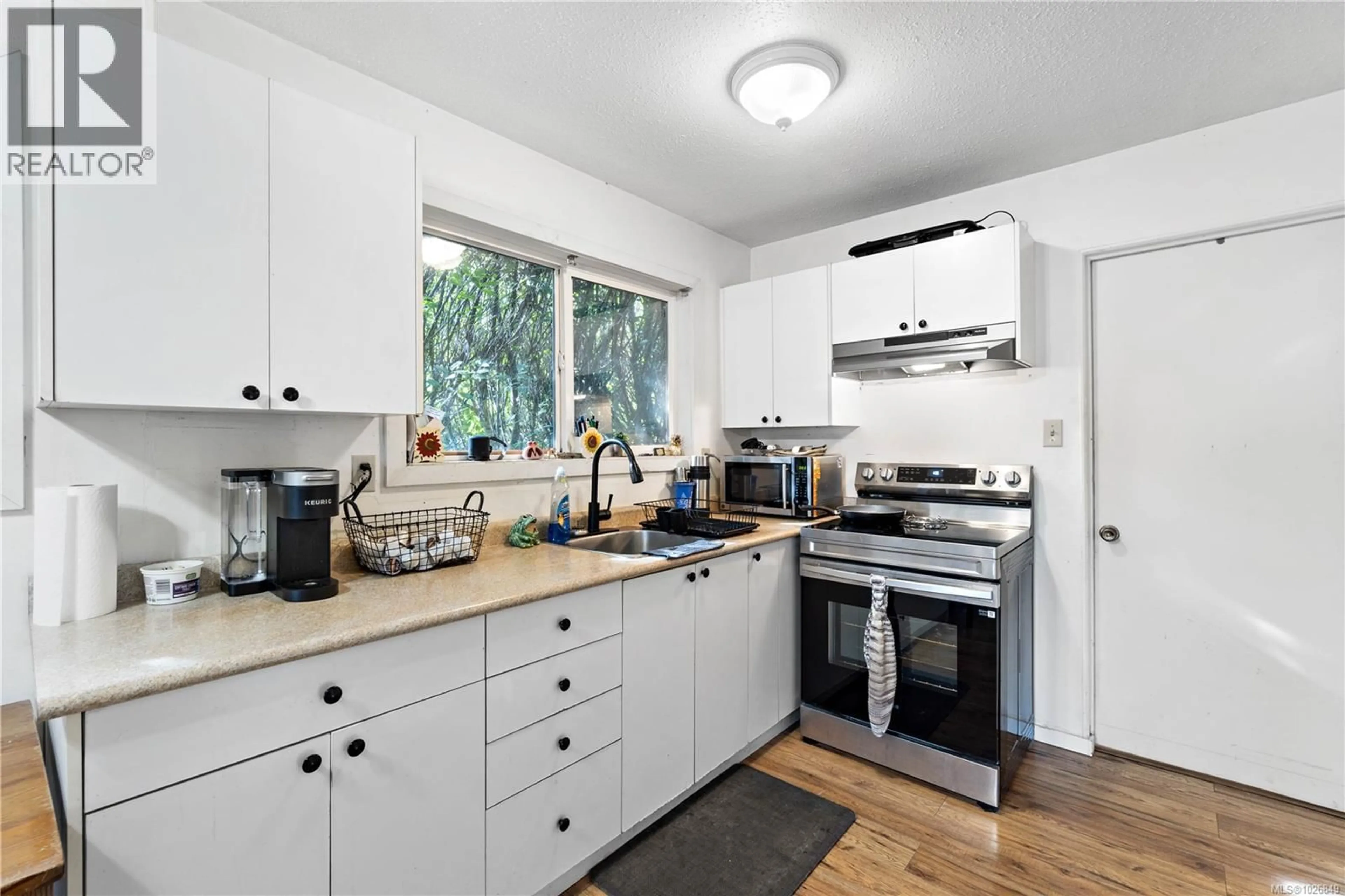 Standard kitchen, unknown for 1140 BEAUFORT DRIVE, Nanaimo British Columbia V9S2E1