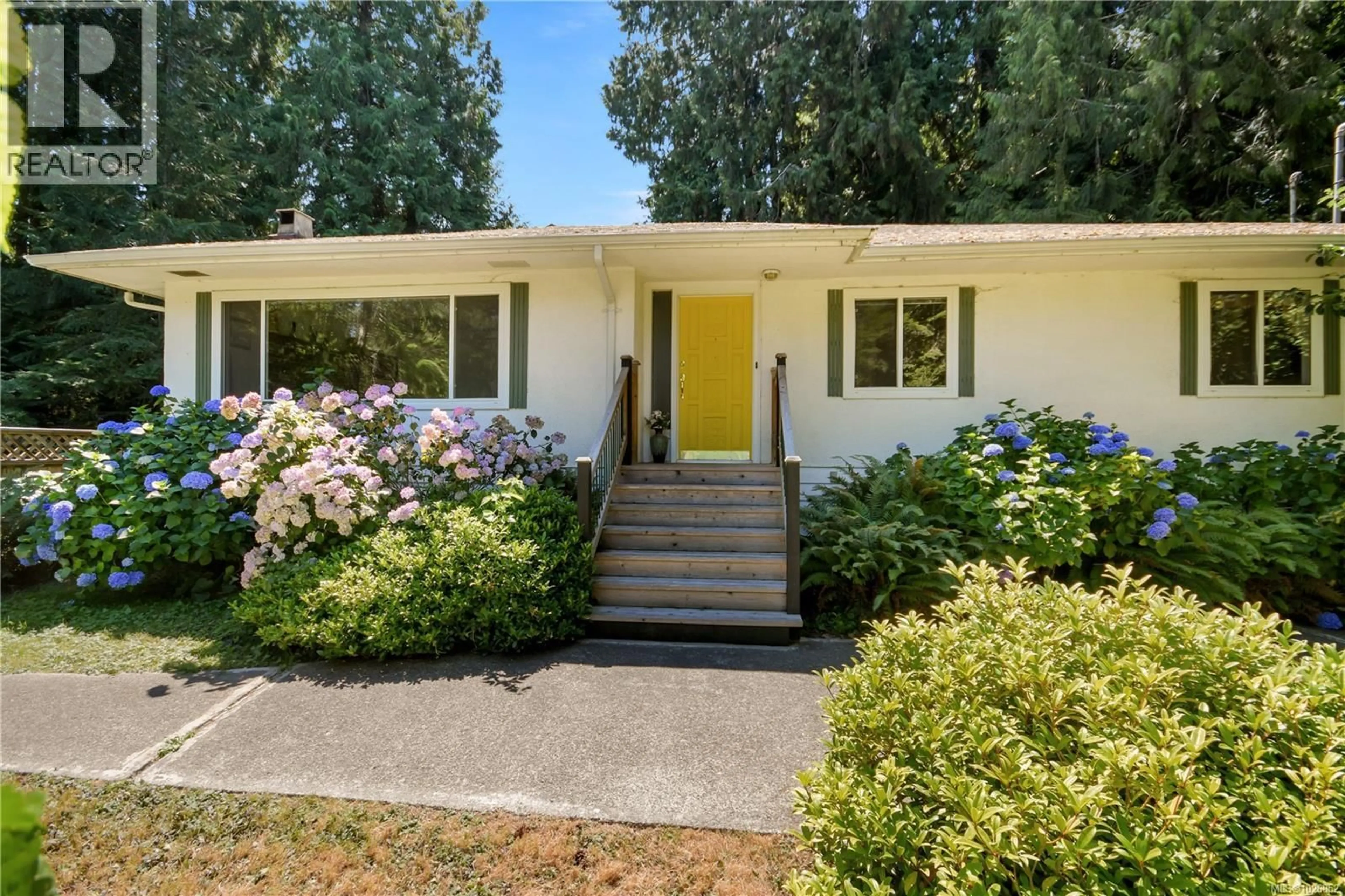 Home with vinyl exterior material, street for 1045 MCCLAY WAY, Gabriola Island British Columbia V0R1X3