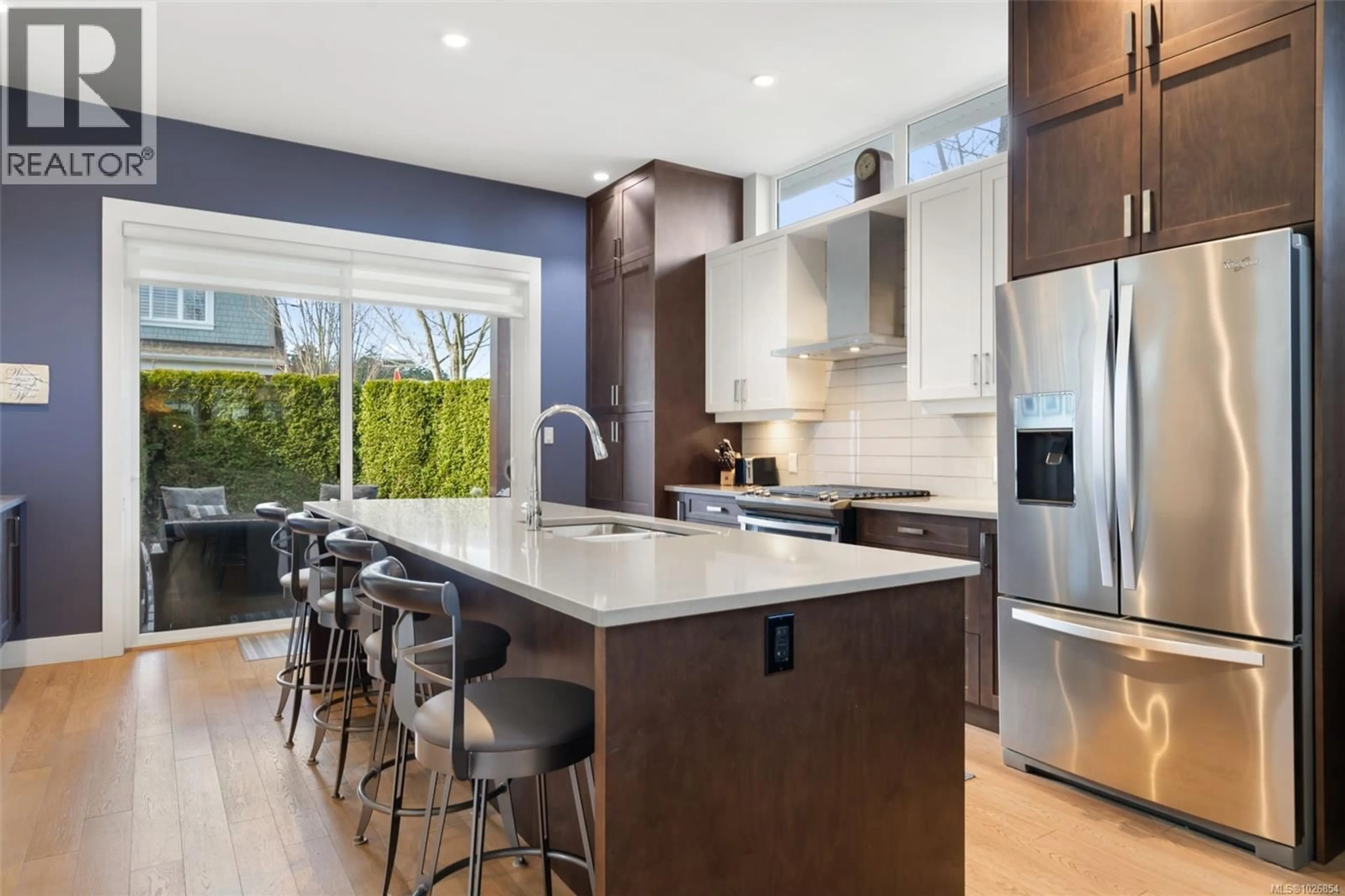 Contemporary kitchen, unknown for 2015 SEAWIND WAY, Sidney British Columbia V8L0C4