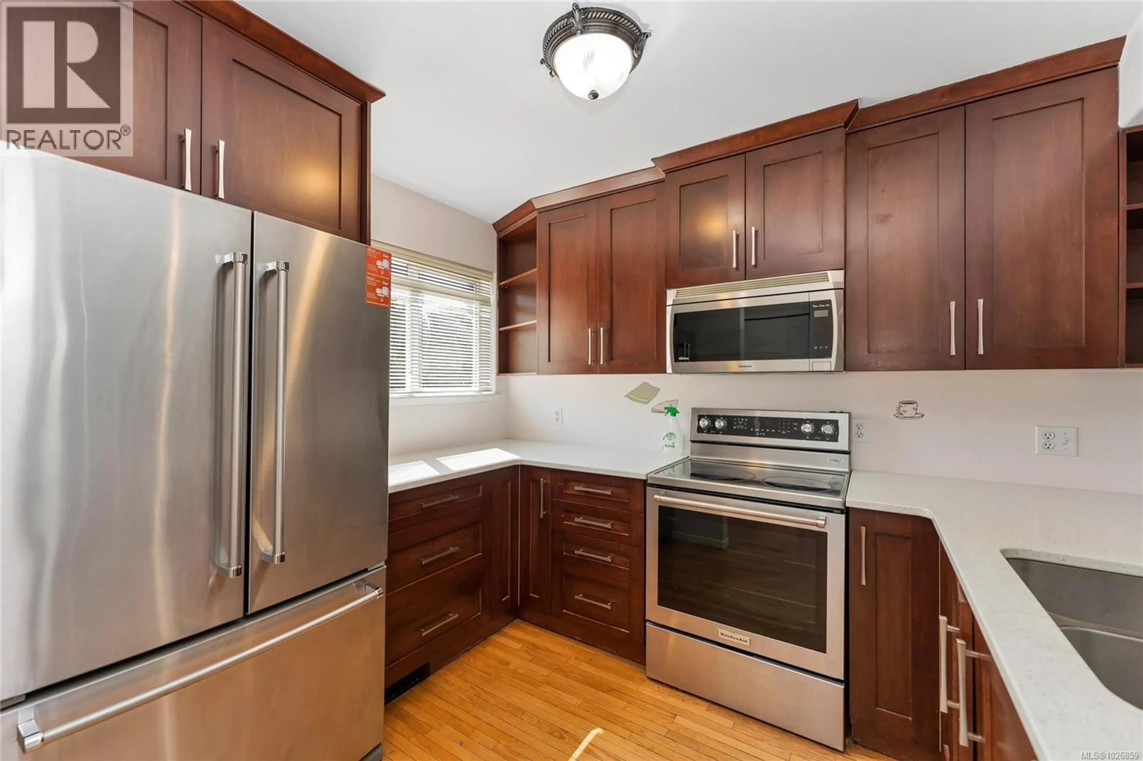 Standard kitchen, unknown for 3014 SCOTT STREET, Victoria British Columbia V8R4J8