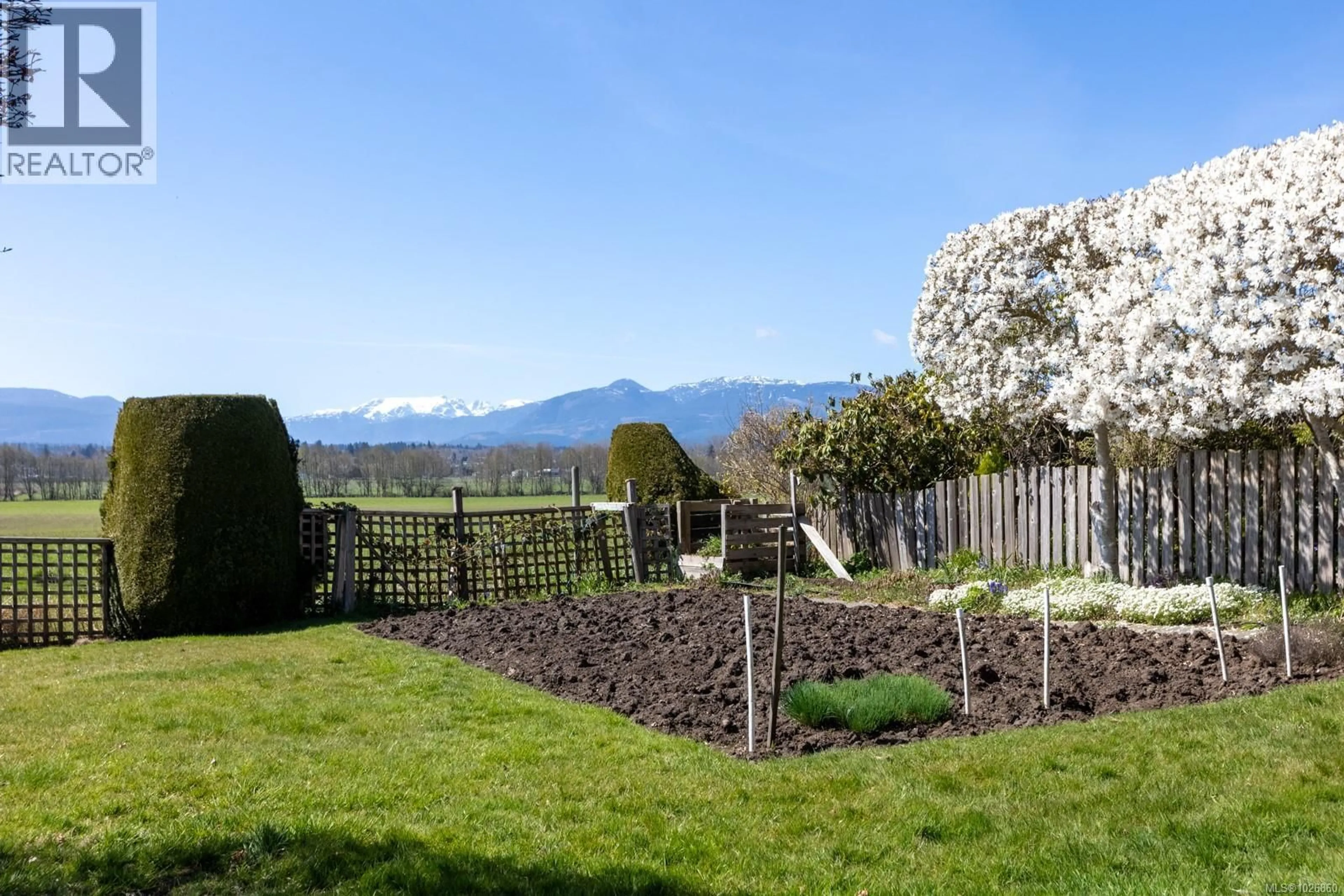 Patio, mountain view for 1575 WILLIAMS ROAD, Courtenay British Columbia V9N7A4