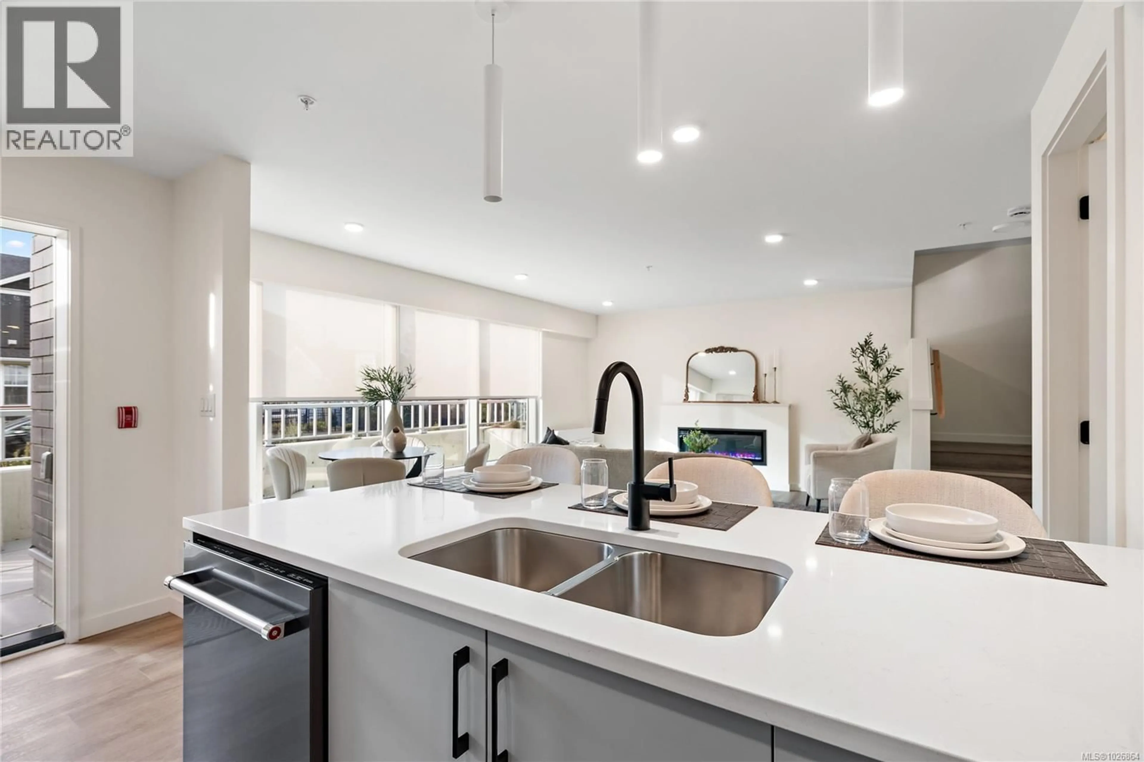 Open concept kitchen, ceramic/tile floor for TH3 - 1102 ESQUIMALT ROAD, Esquimalt British Columbia V9A0L3