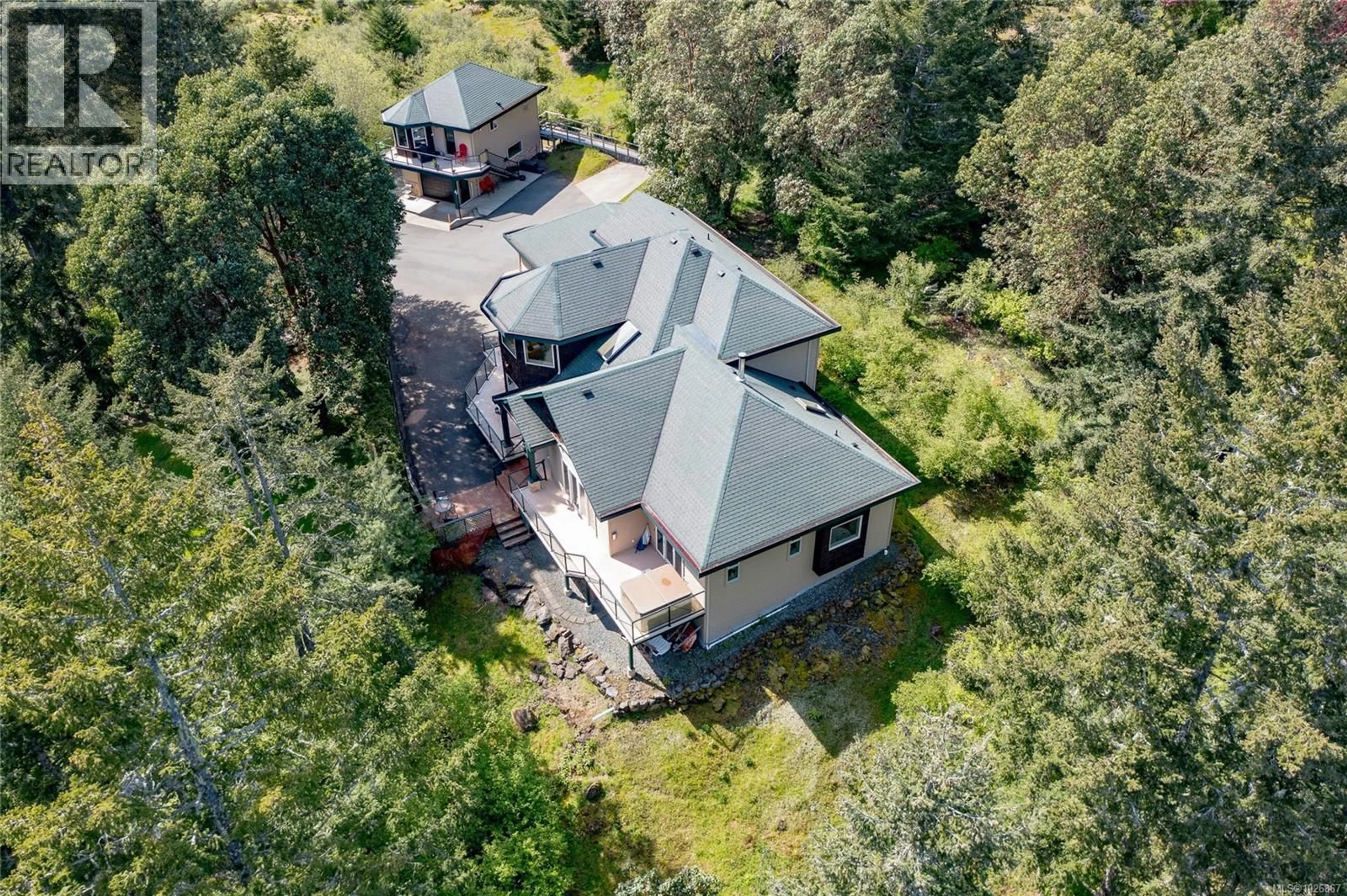 A pic from outside/outdoor area/front of a property/back of a property/a pic from drone, unknown for 1450 WHITE PINE TERRACE, Highlands British Columbia V9B6J3