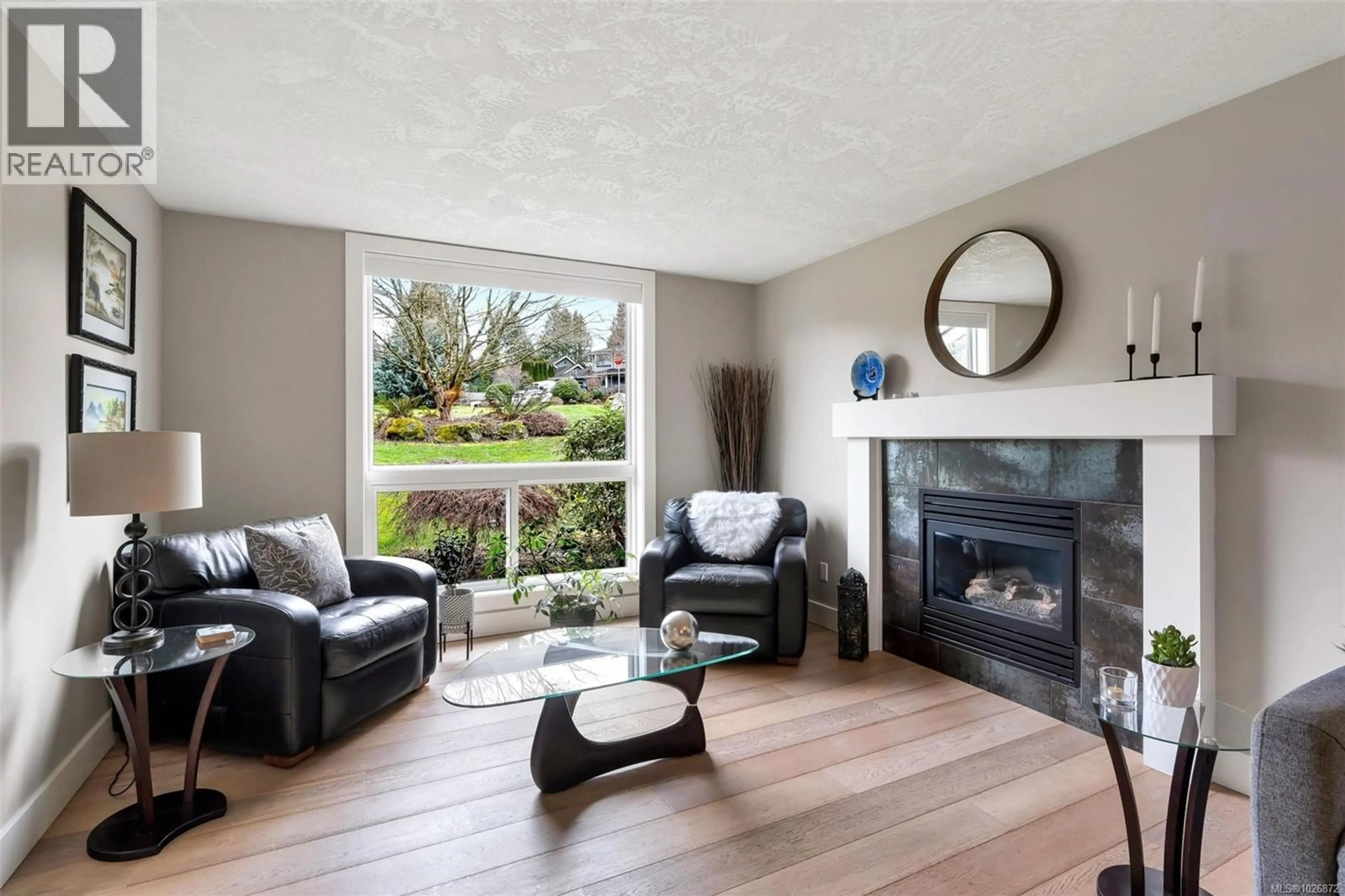 Living room with furniture, wood/laminate floor for 8830 LANGARA PLACE, North Saanich British Columbia V8L5E7