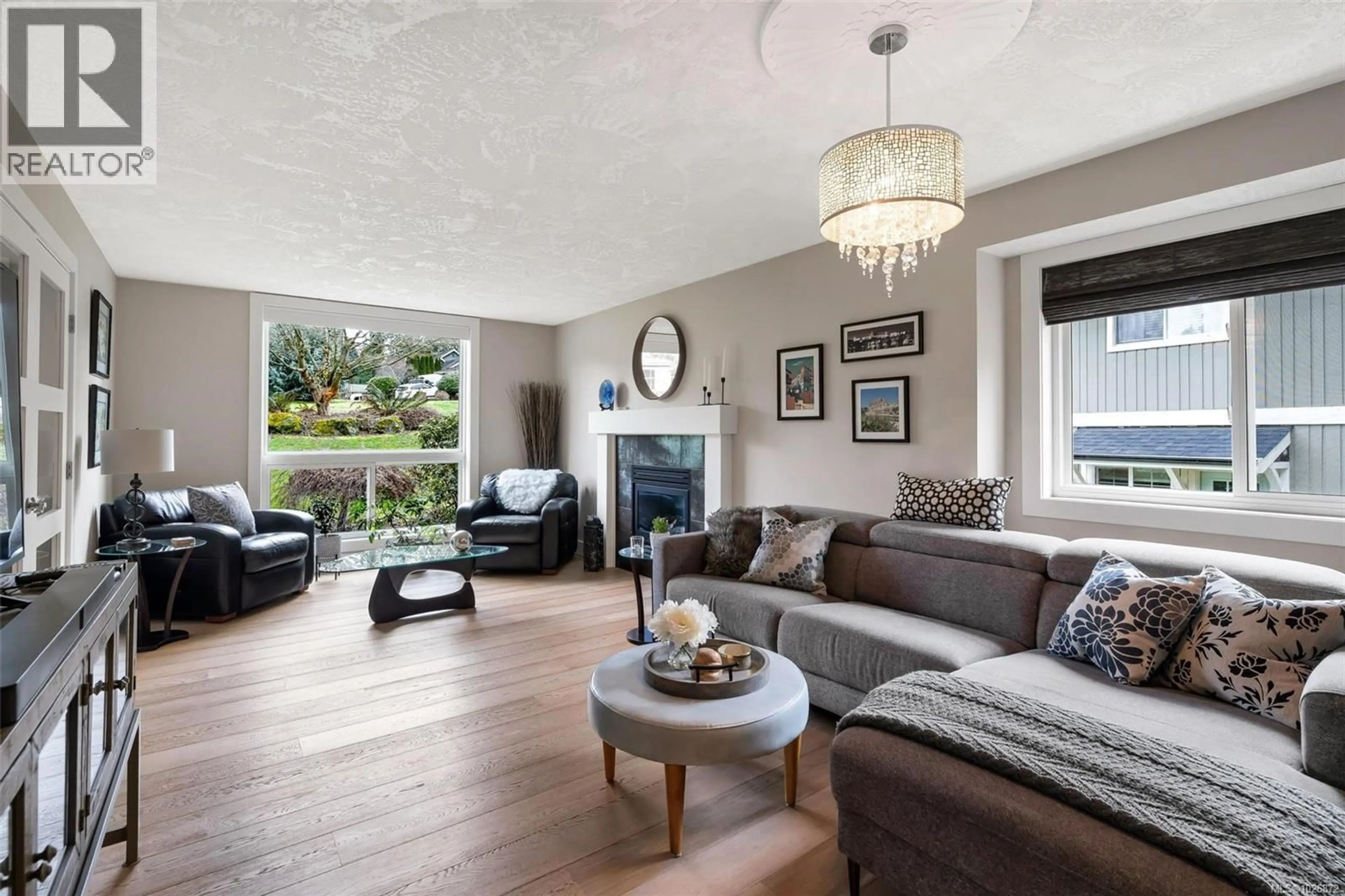 Living room with furniture, wood/laminate floor for 8830 LANGARA PLACE, North Saanich British Columbia V8L5E7