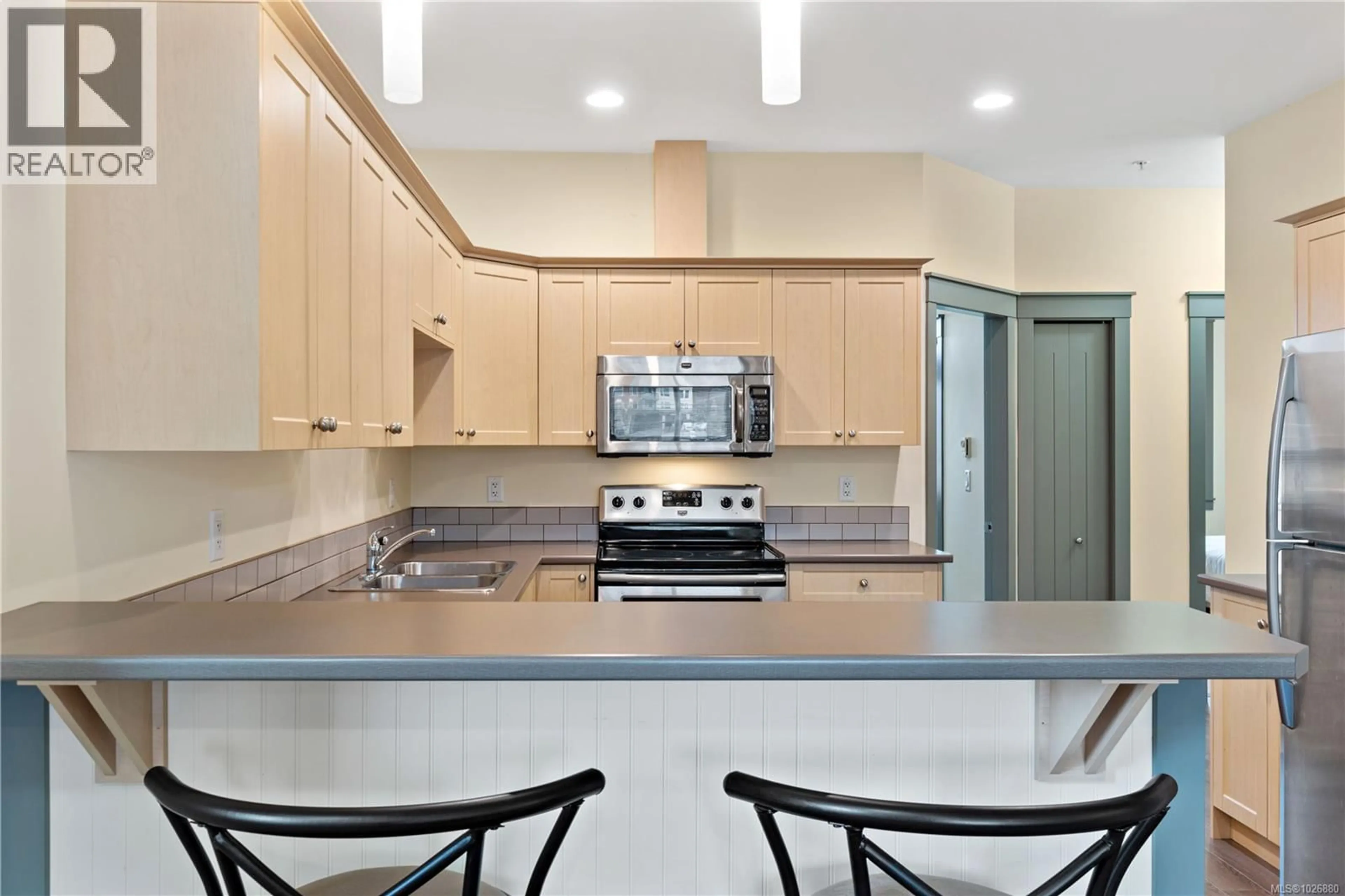 Contemporary kitchen, ceramic/tile floor for 1204 CASSELL PLACE, Nanaimo British Columbia V9R0C9