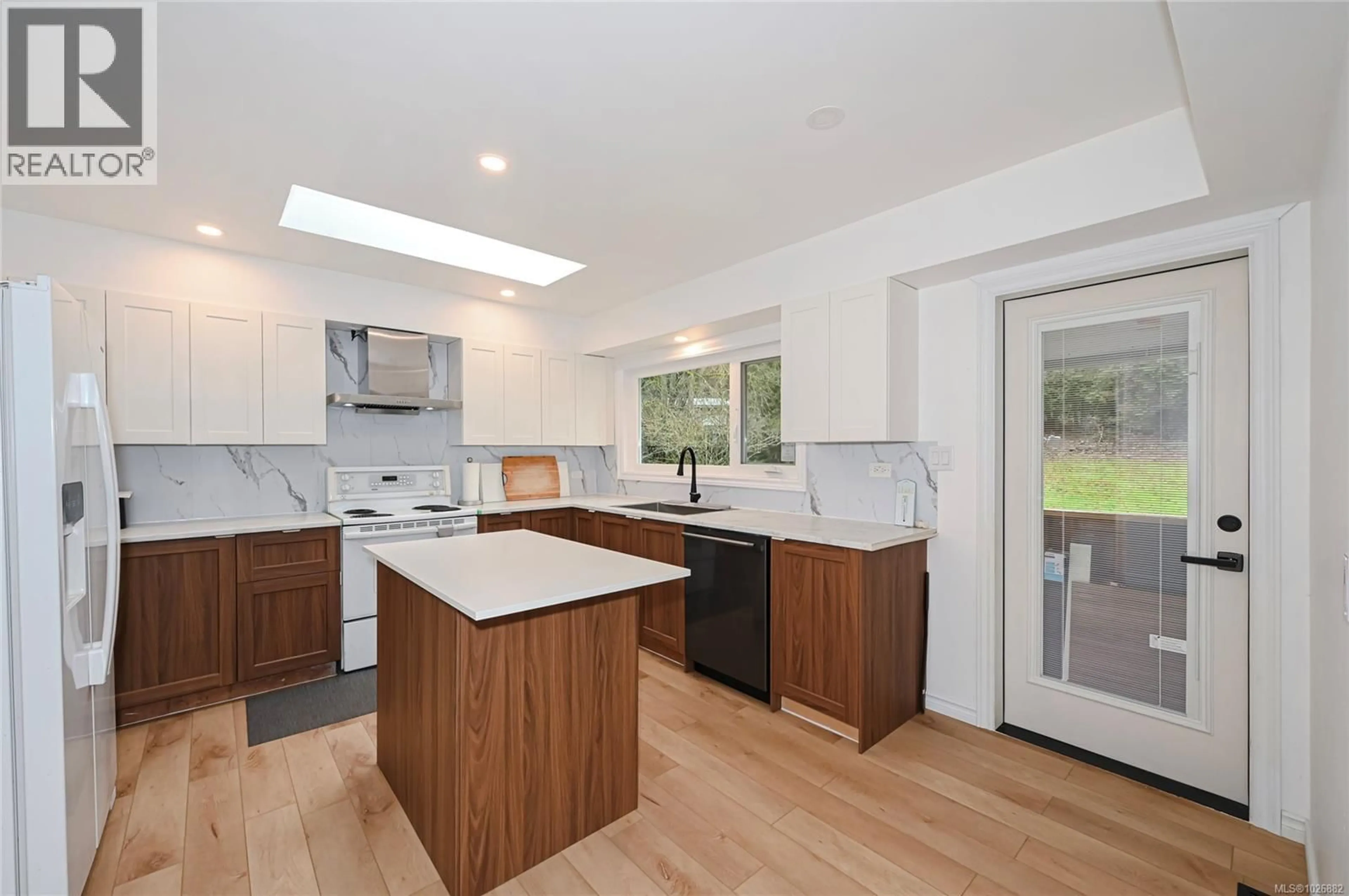 Open concept kitchen, unknown for 1667 EXTENSION ROAD, Nanaimo British Columbia V9X1A5