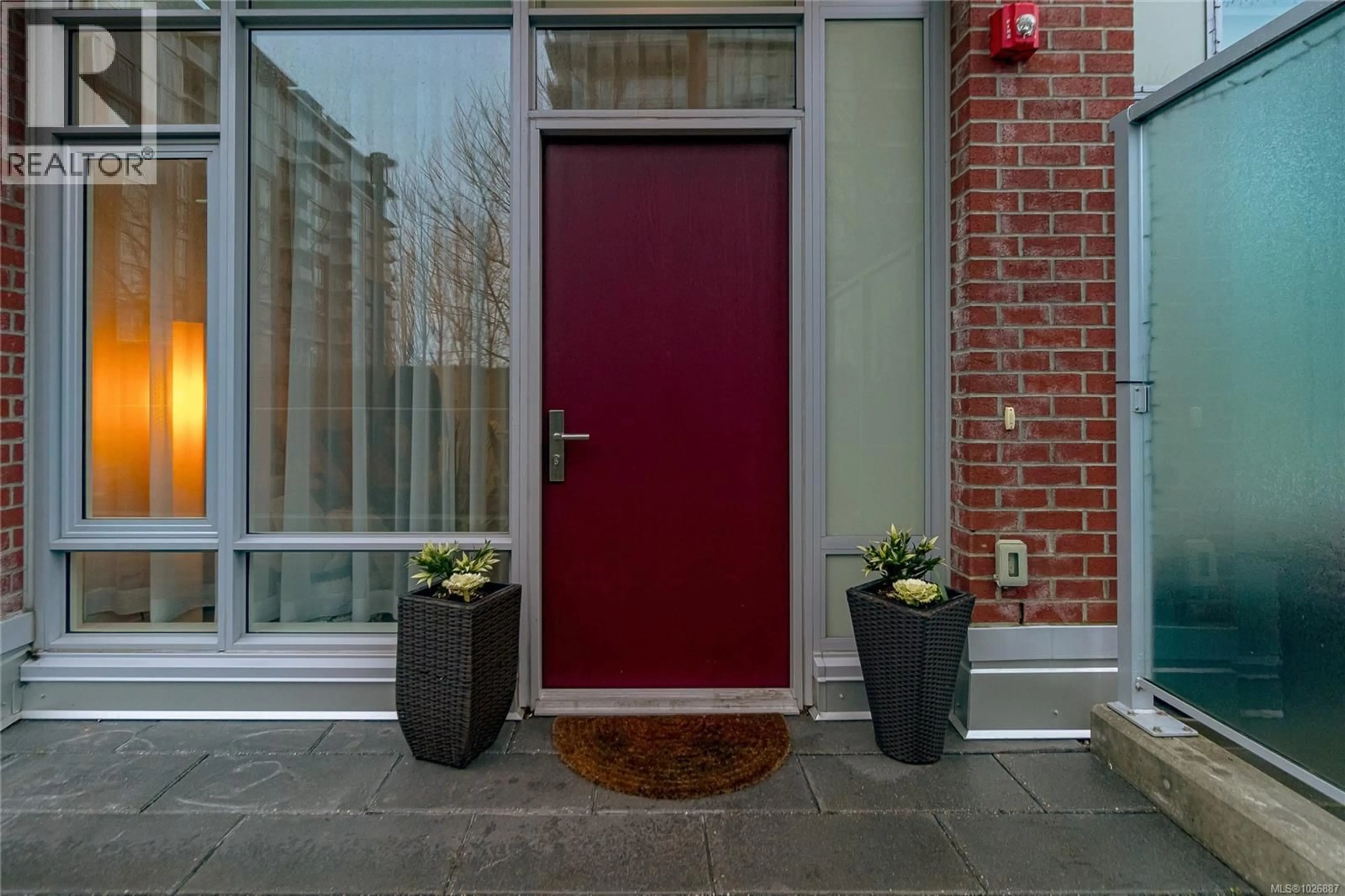 Indoor entryway for 104 - 70 SAGHALIE ROAD, Victoria British Columbia V9A0G9