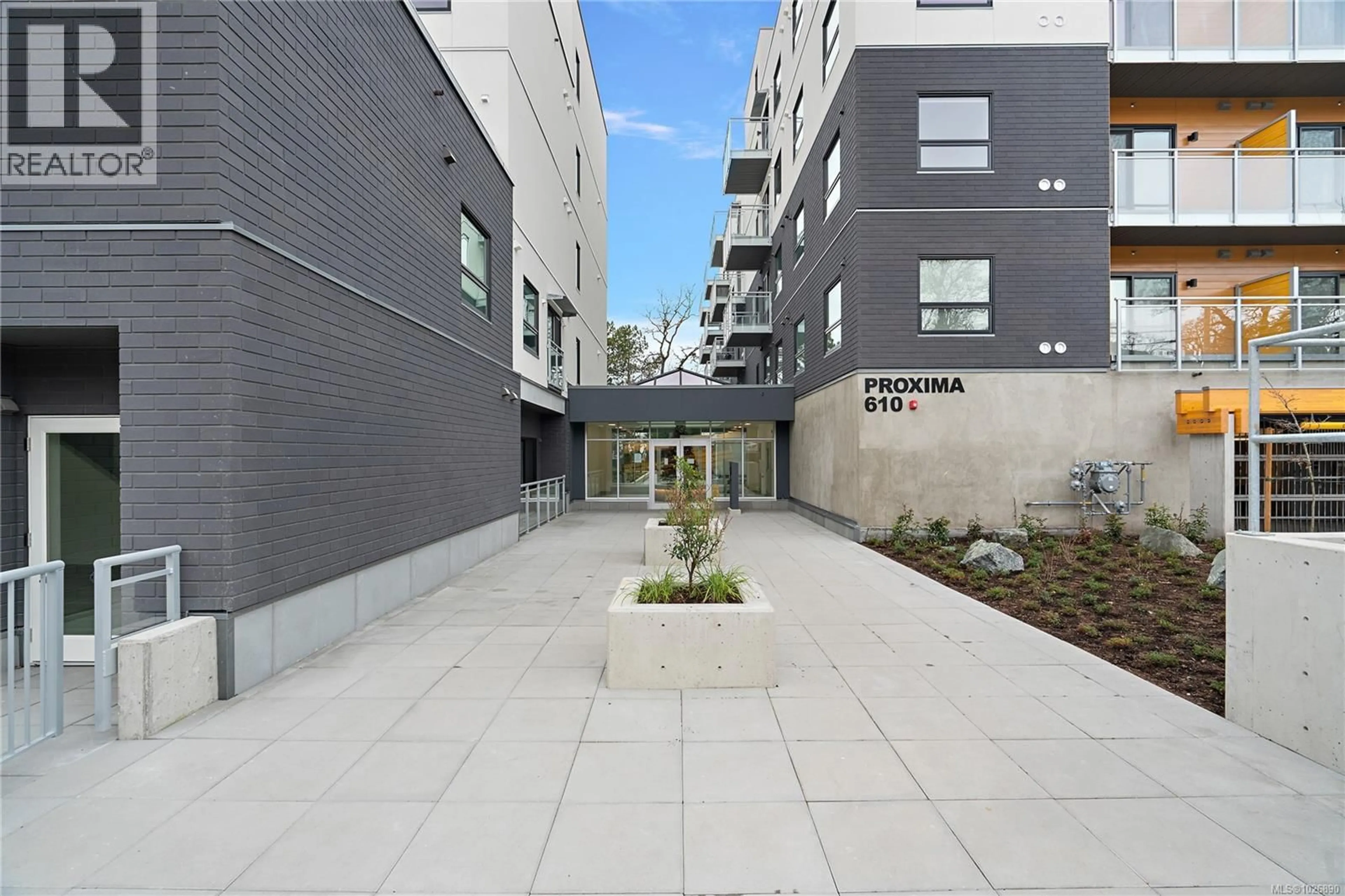 Patio, street for 203 - 1102 ESQUIMALT ROAD, Esquimalt British Columbia V9A0L3