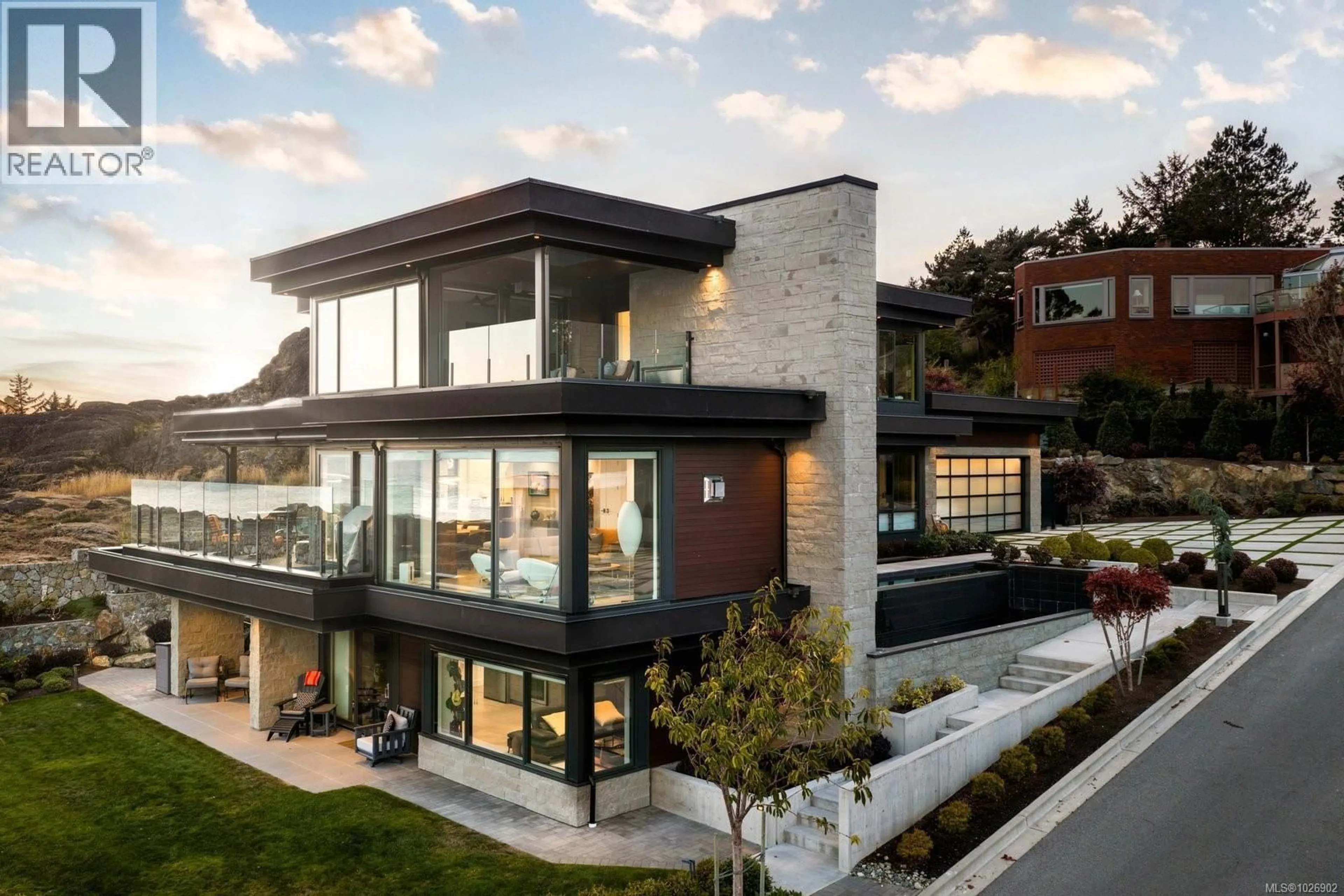 Home with brick exterior material, unknown for 231 HIDDEN POINT, Oak Bay British Columbia V8S2J8