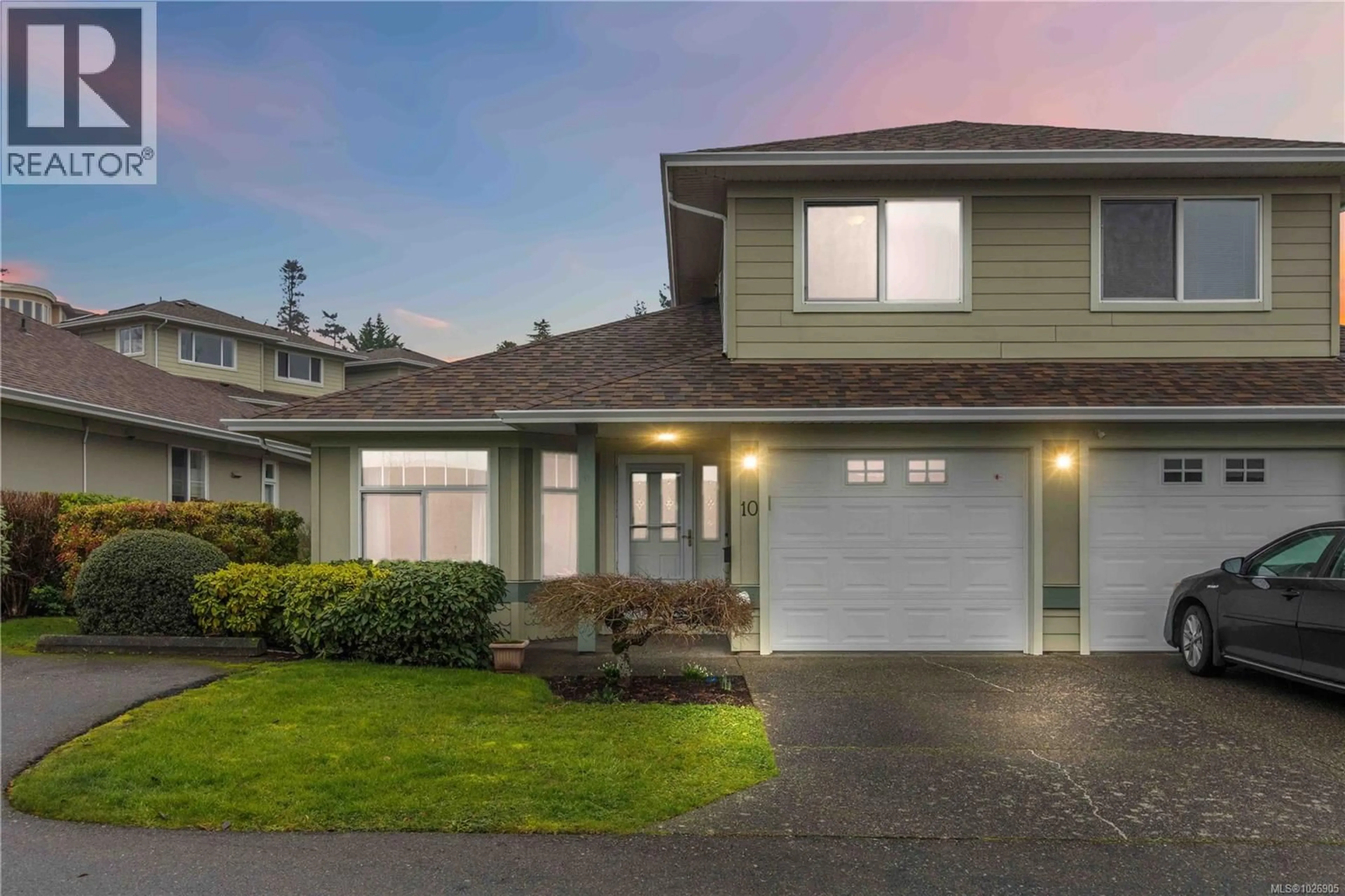 Home with vinyl exterior material, street for 10 - 126 HALLOWELL ROAD, View Royal British Columbia V9A7K2