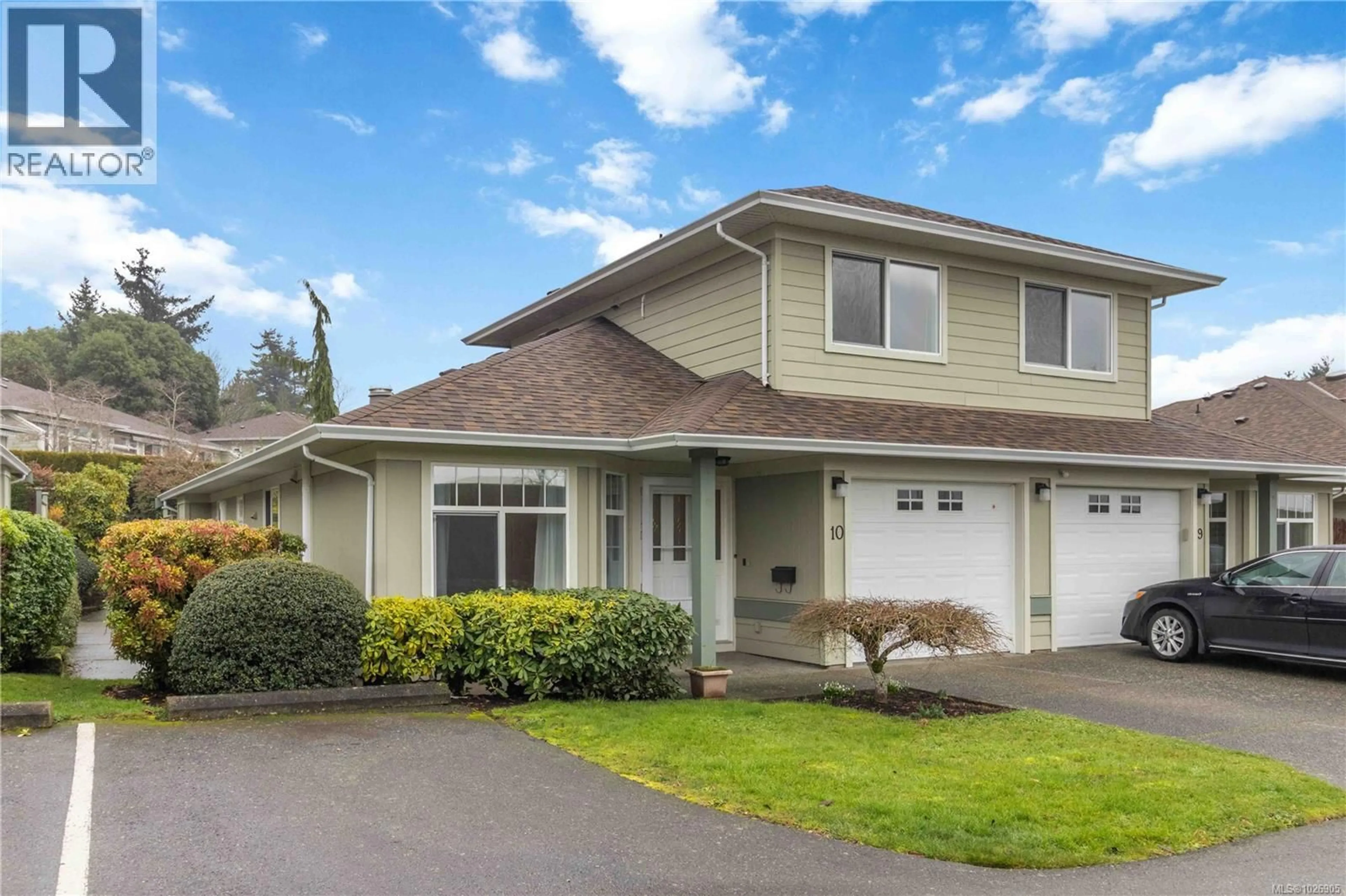 Home with vinyl exterior material, street for 10 - 126 HALLOWELL ROAD, View Royal British Columbia V9A7K2