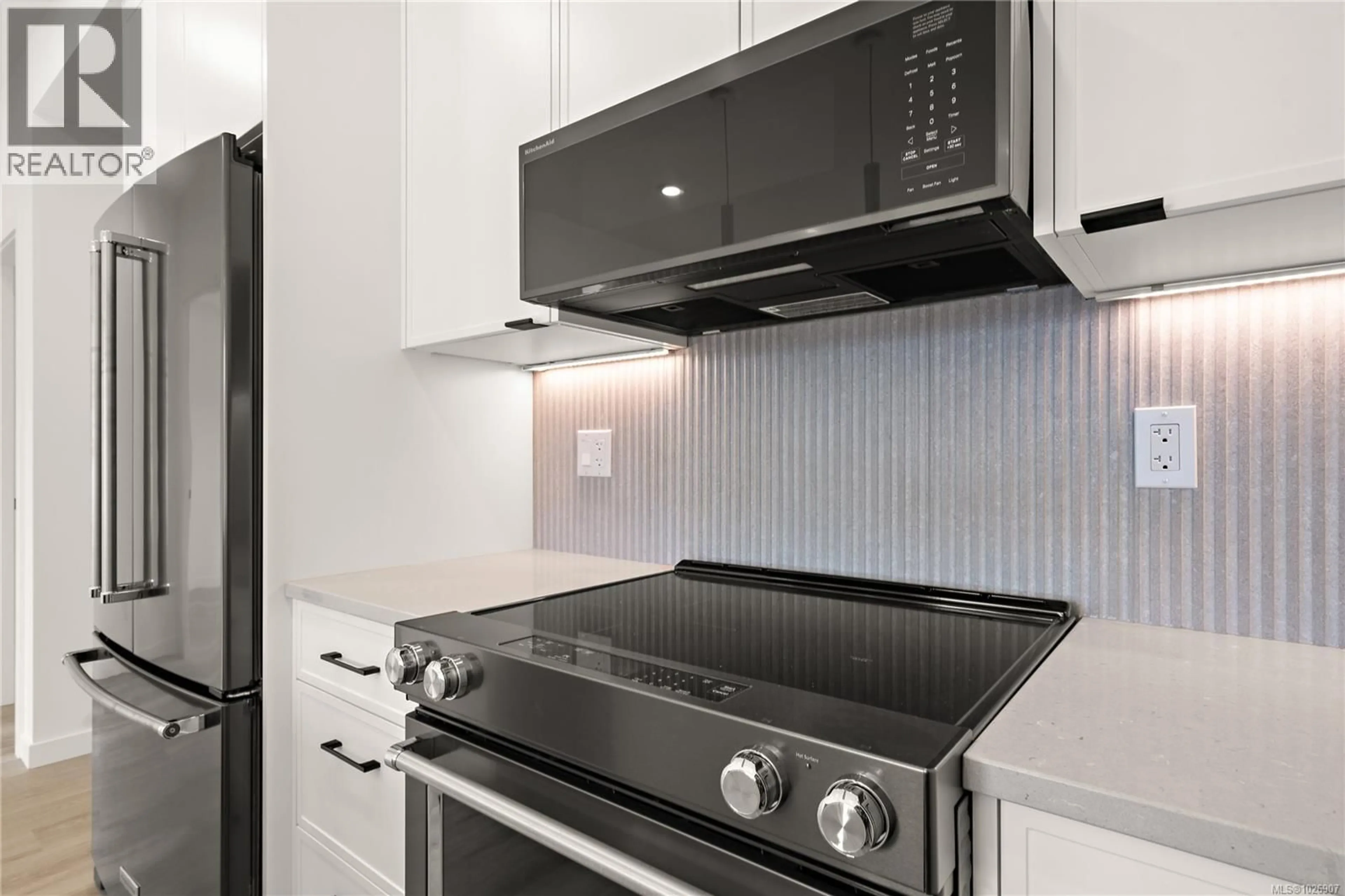 Standard kitchen, ceramic/tile floor for 303 - 1102 ESQUIMALT ROAD, Esquimalt British Columbia V9A0L3