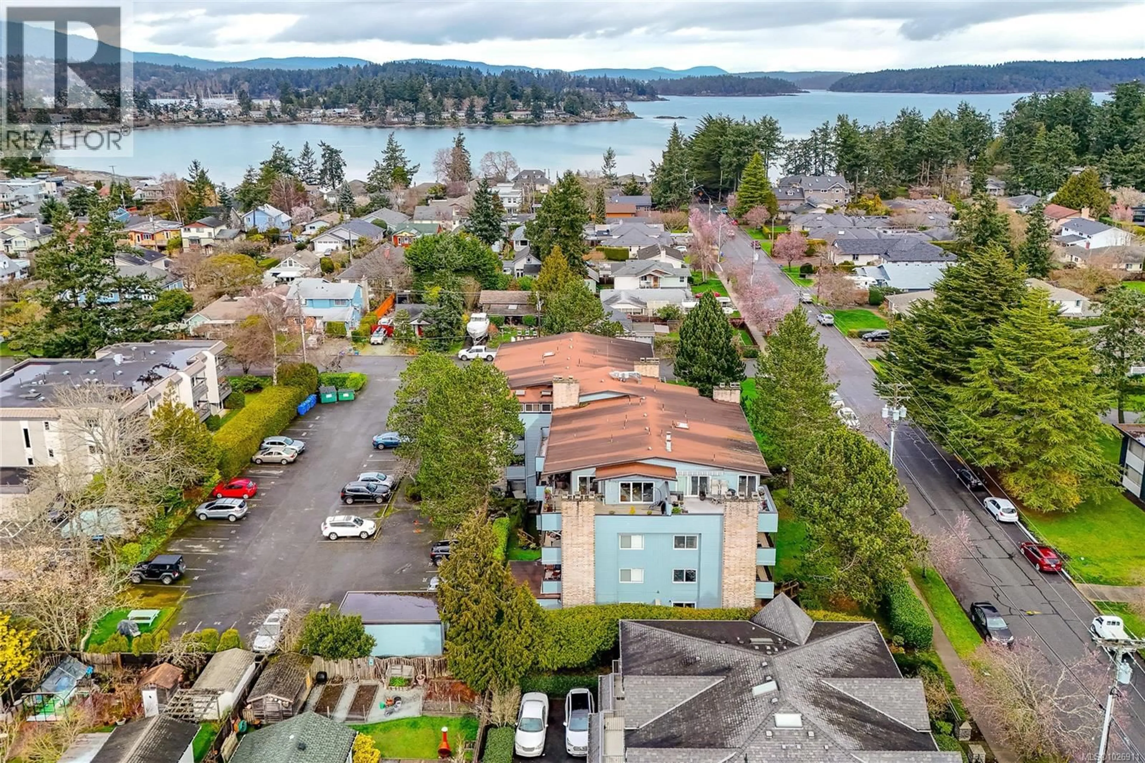 A pic from outside/outdoor area/front of a property/back of a property/a pic from drone, water/lake/river/ocean view for 204 - 10160 THIRD STREET, Sidney British Columbia V8L3B6