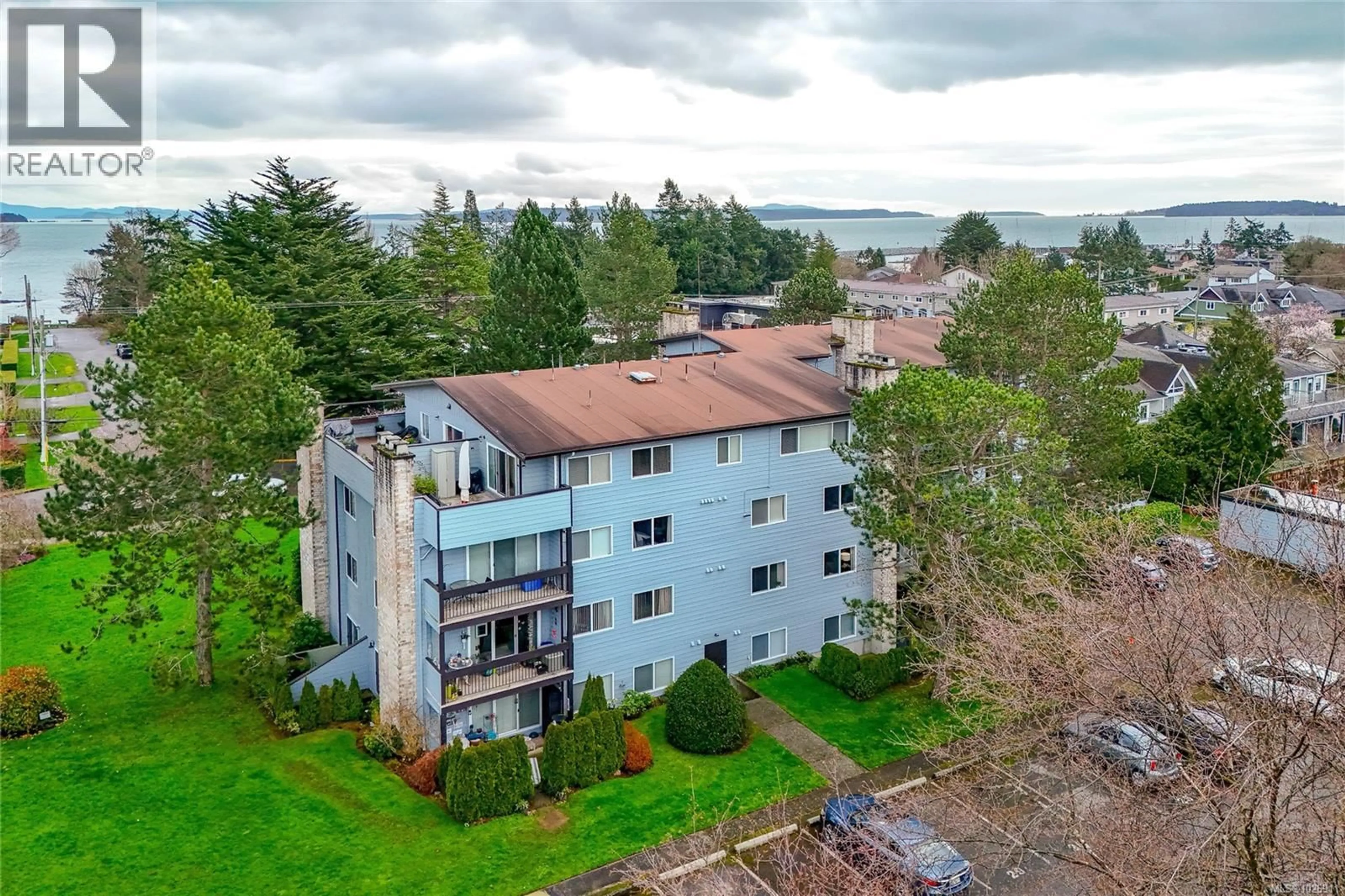 A pic from outside/outdoor area/front of a property/back of a property/a pic from drone, unknown for 204 - 10160 THIRD STREET, Sidney British Columbia V8L3B6