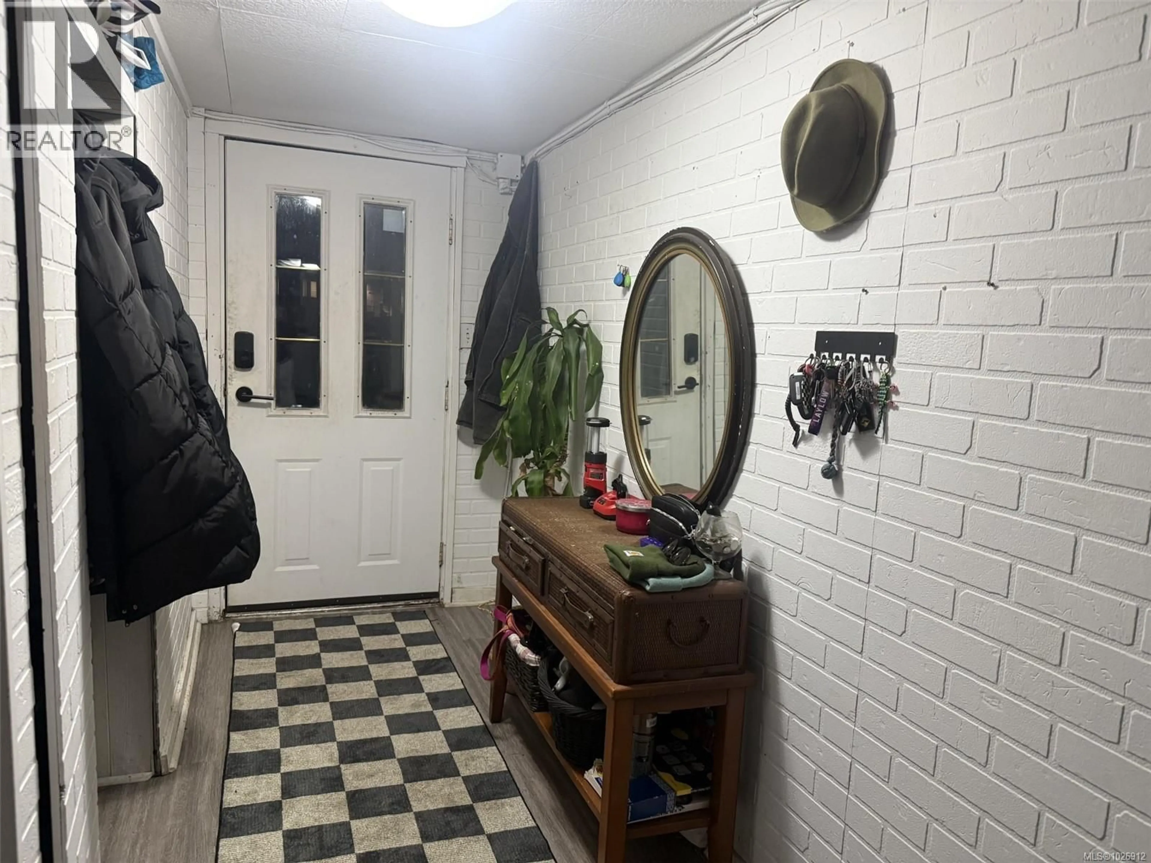 Indoor entryway for 1963 ATHERLY CLOSE, Sooke British Columbia V9Z1H5