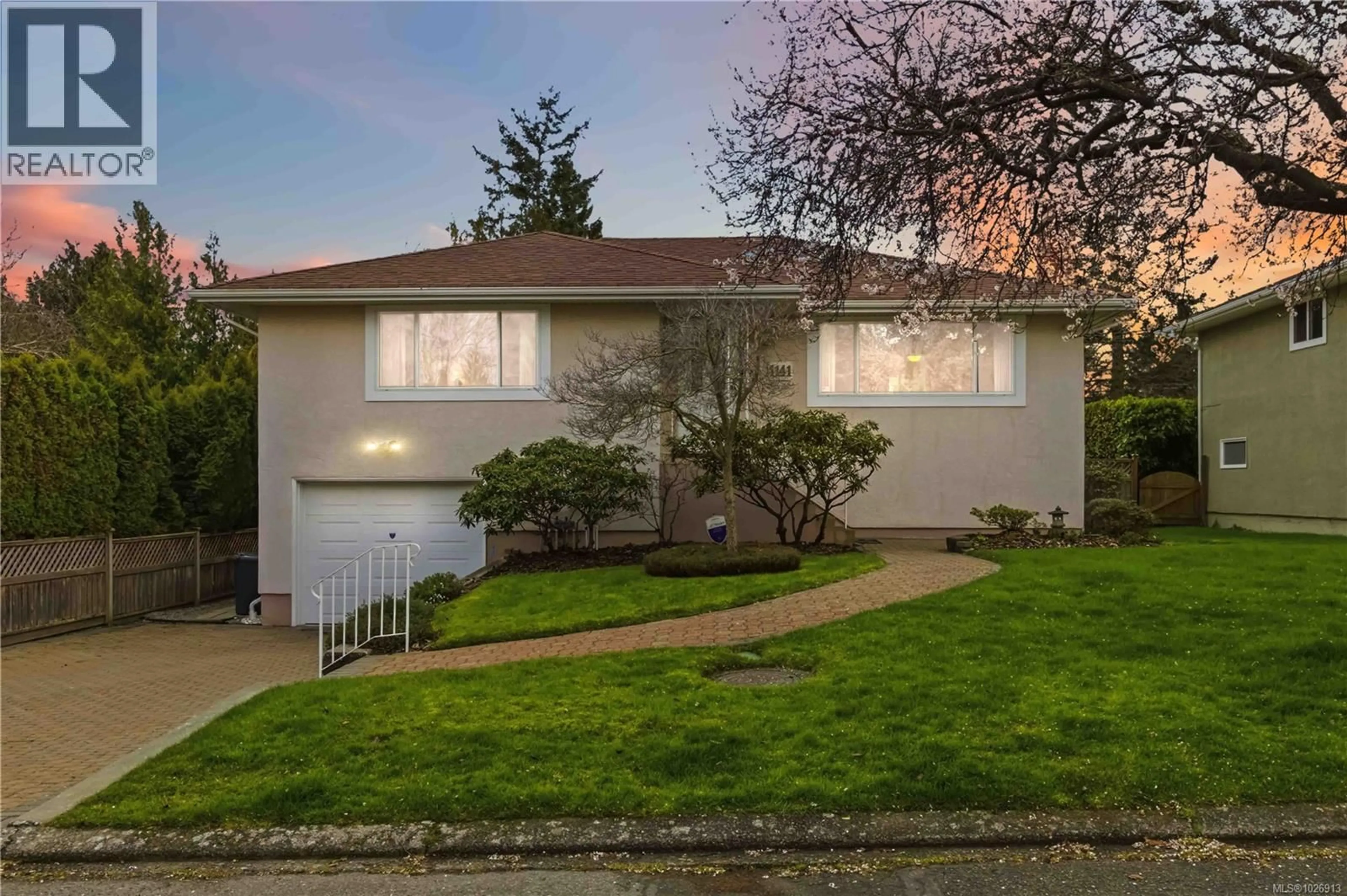 Home with vinyl exterior material, street for 1141 HADFIELD AVENUE, Esquimalt British Columbia V9A5N8