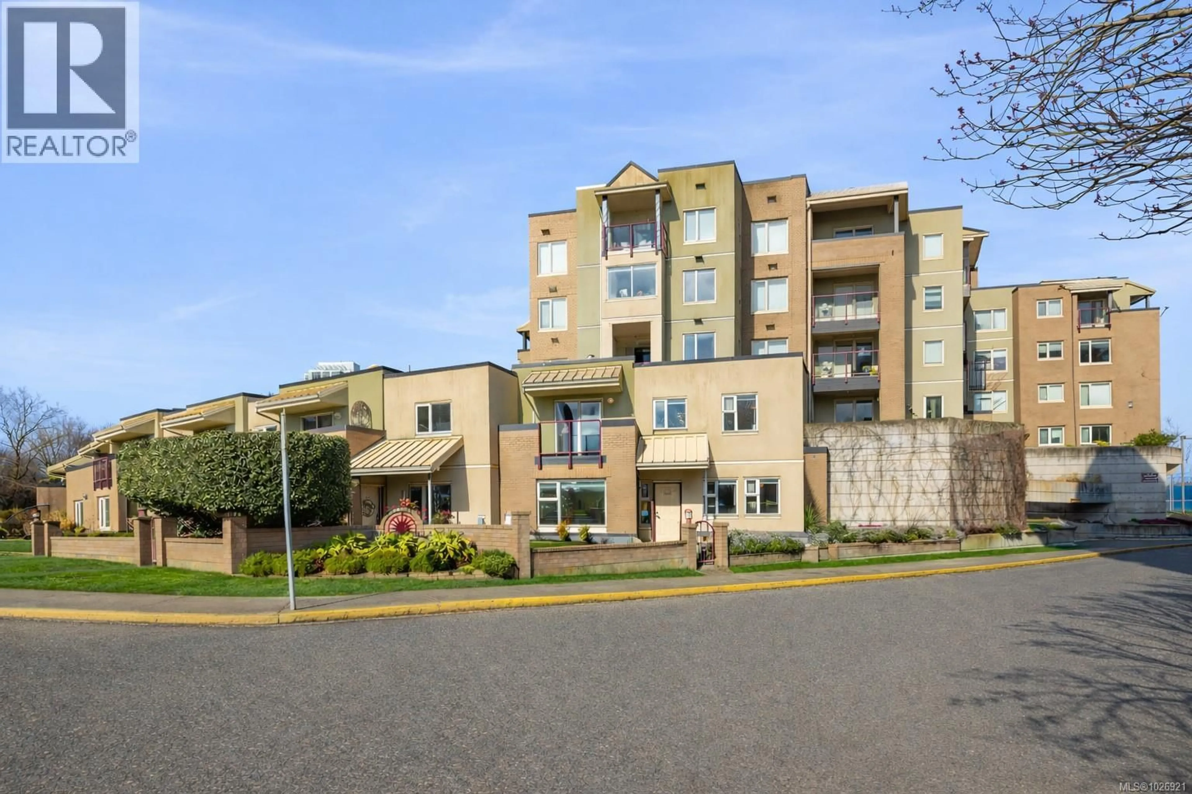 Unknown for 10 - 33 SONGHEES ROAD, Victoria British Columbia V9A7M6