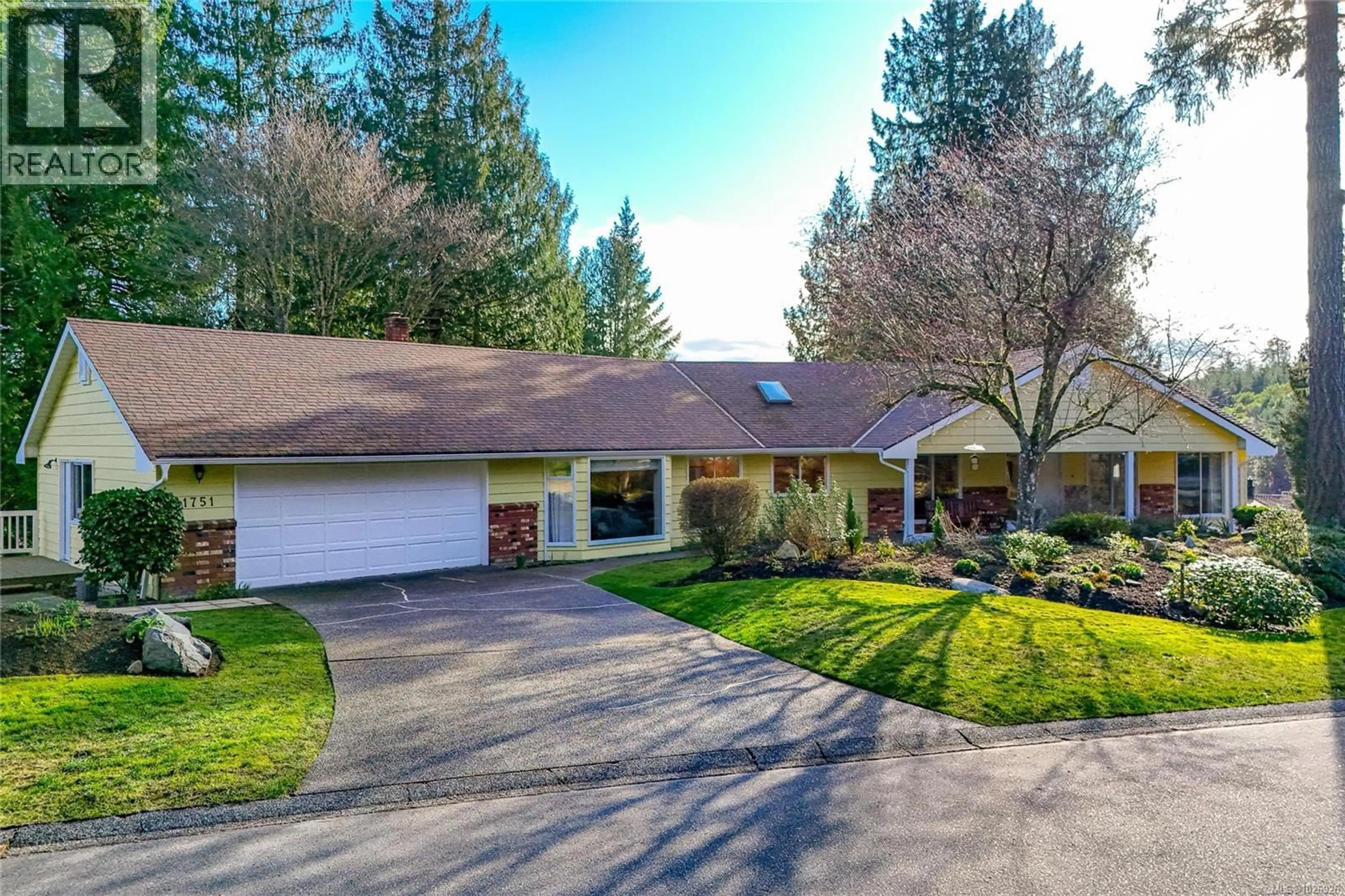 A pic from outside/outdoor area/front of a property/back of a property/a pic from drone, street for 1751 SPIEDEN PLACE, North Saanich British Columbia V8L4W2