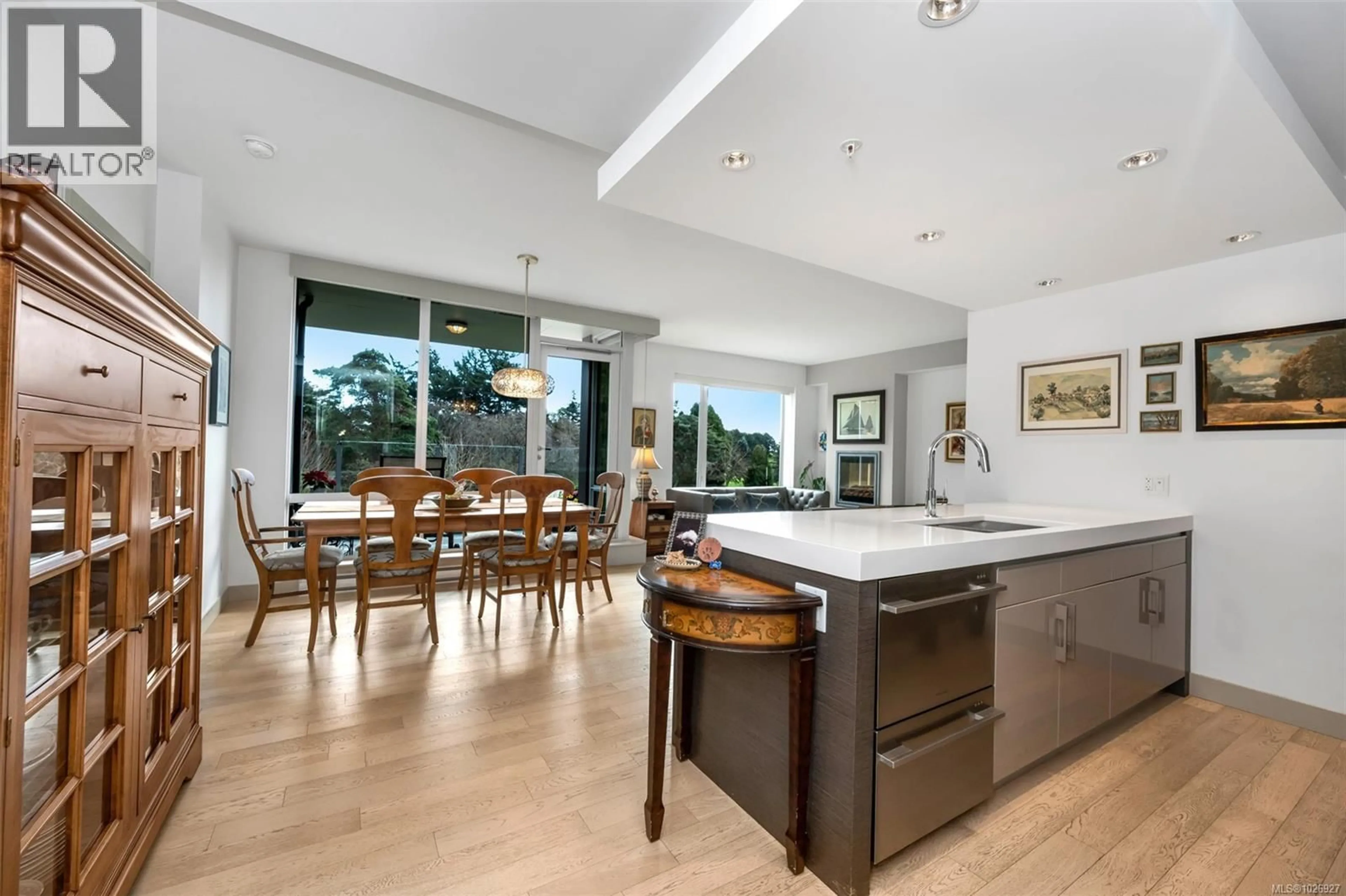 Open concept kitchen, unknown for 402 - 200 DOUGLAS STREET, Victoria British Columbia V8V2P2