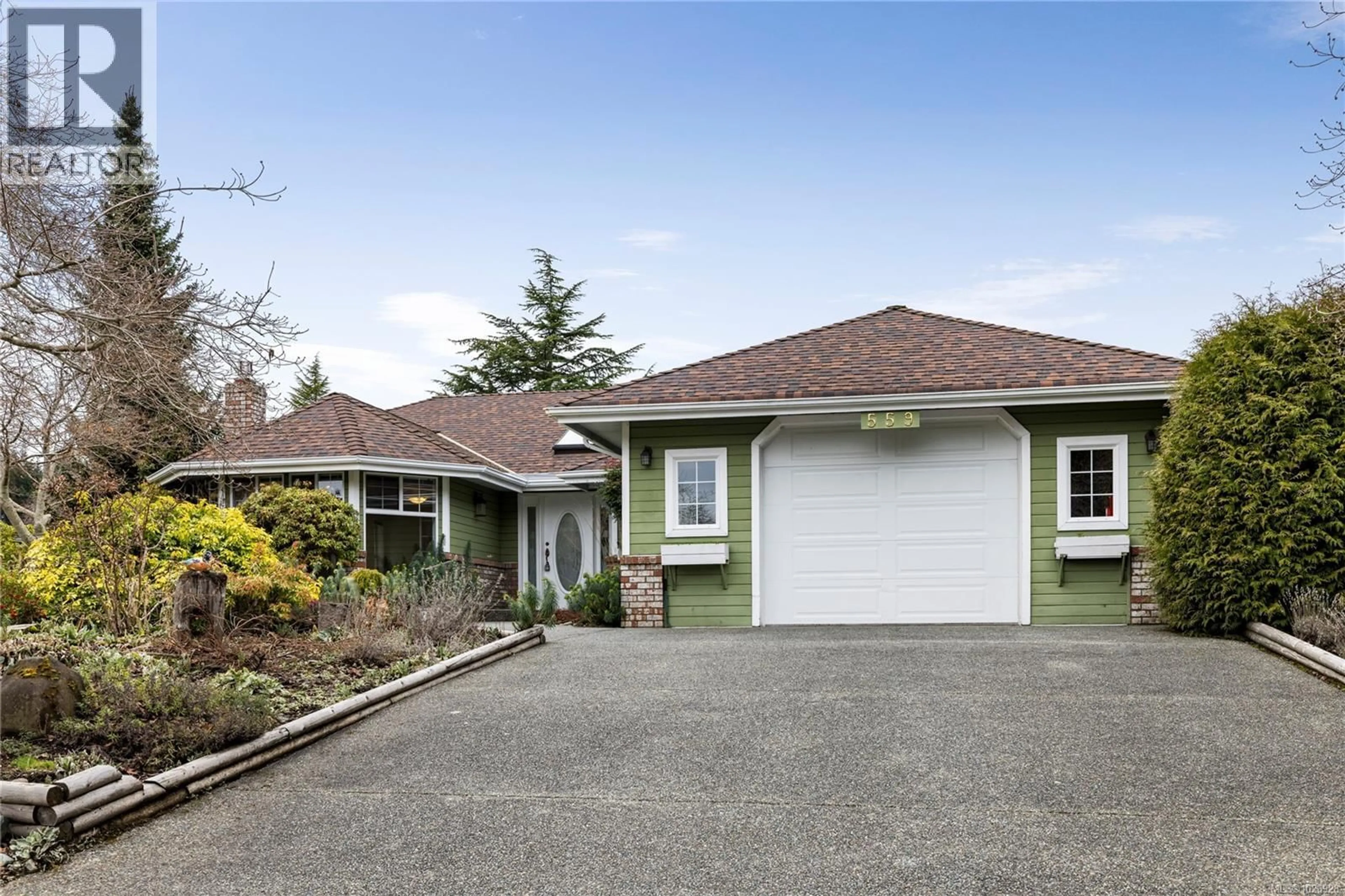 Home with vinyl exterior material, street for 559 HOLLYWOOD ROAD, Qualicum Beach British Columbia V9K1A1