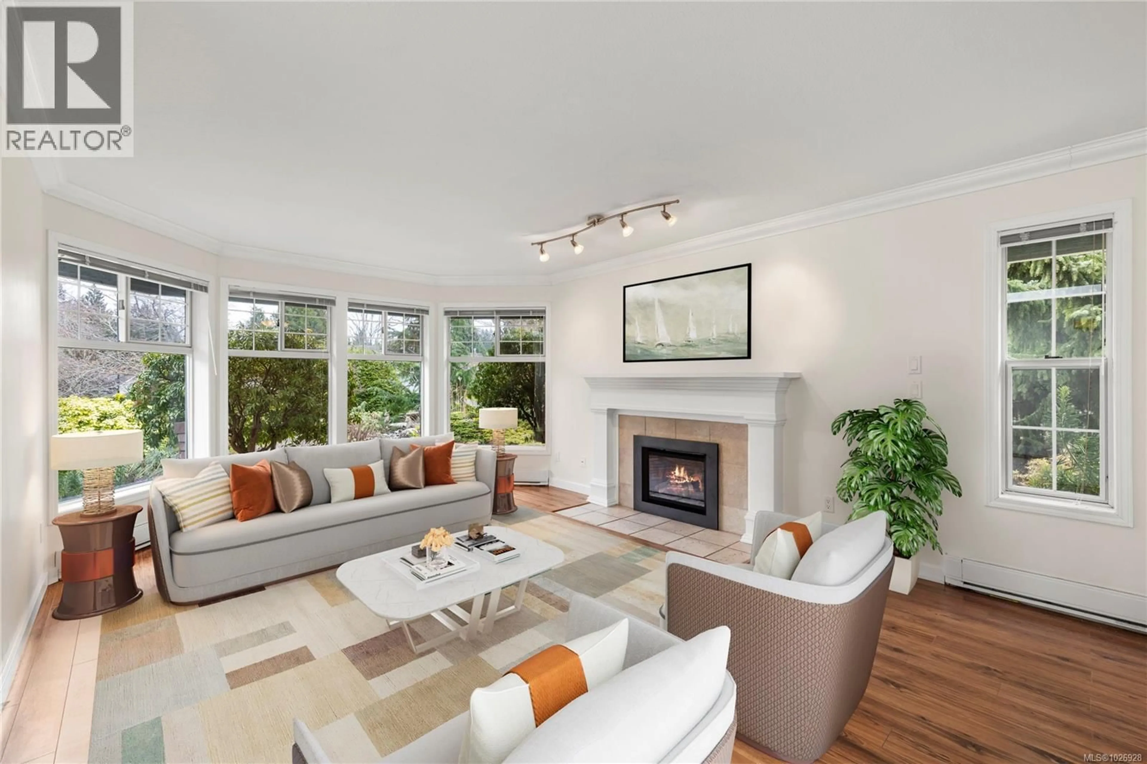 Living room with furniture, unknown for 559 HOLLYWOOD ROAD, Qualicum Beach British Columbia V9K1A1