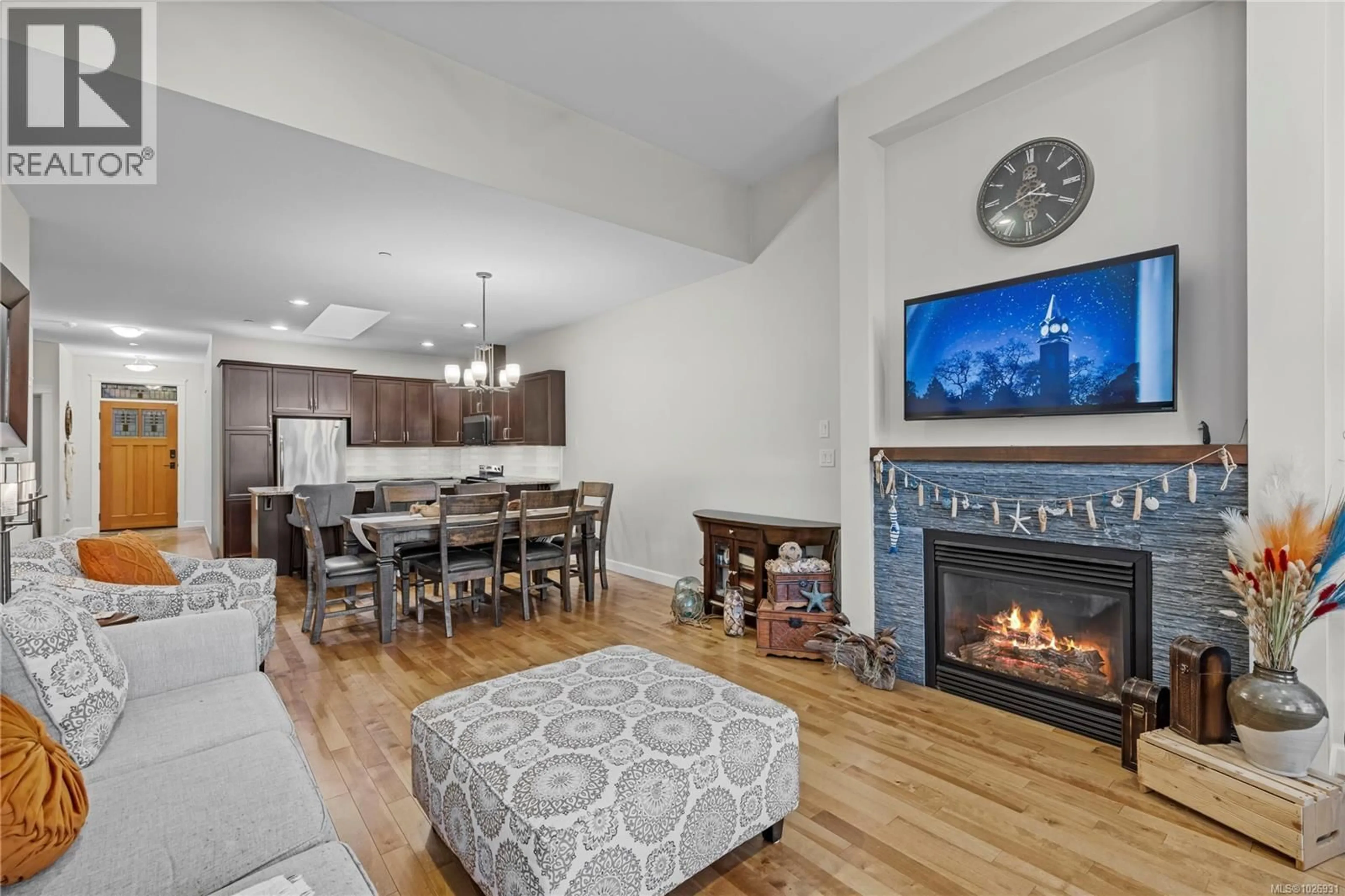 Living room with furniture, unknown for 103 - 4921 CORAL WAY, Nanaimo British Columbia V9V0A3