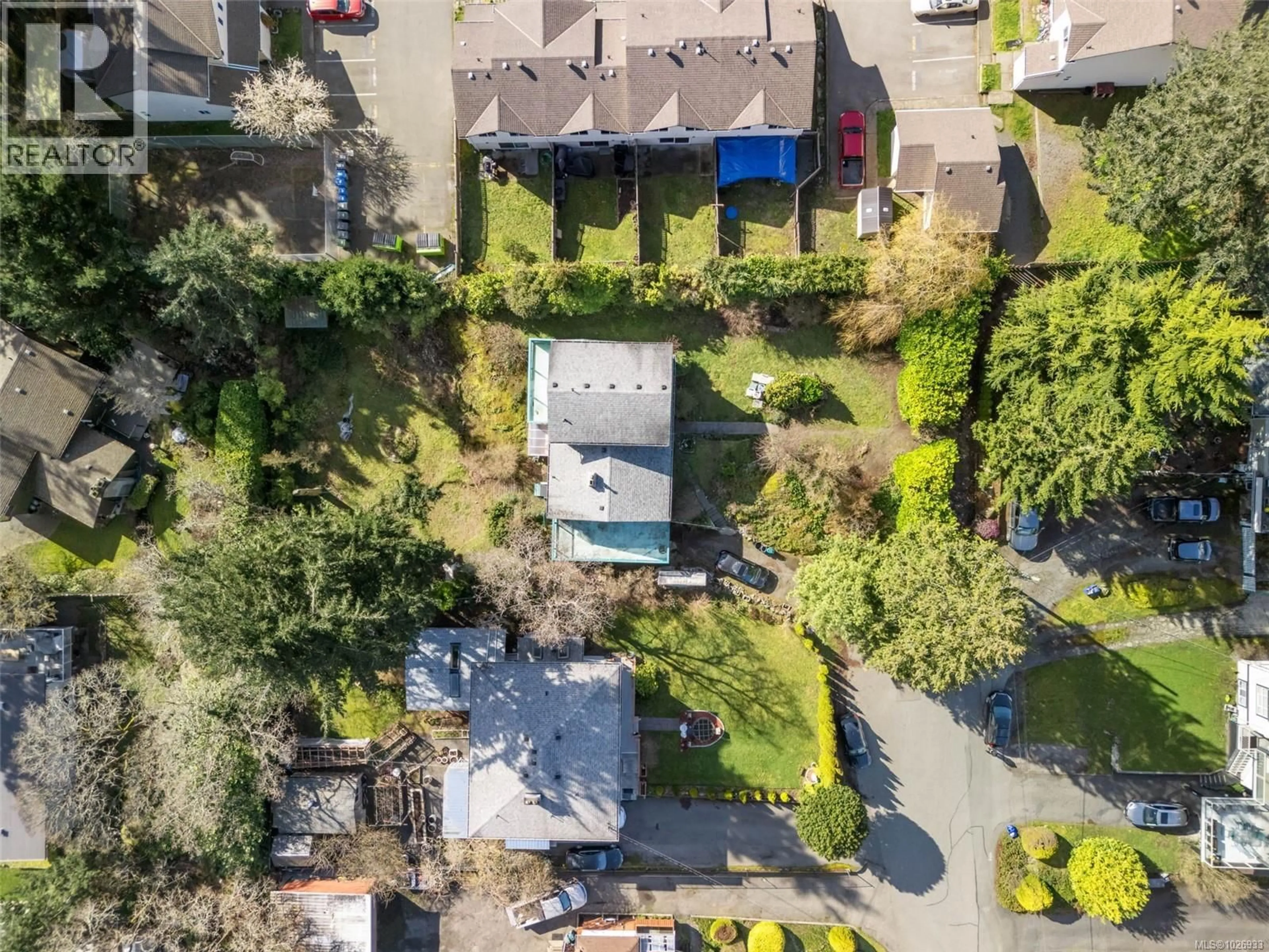 A pic from outside/outdoor area/front of a property/back of a property/a pic from drone, street for 227 SUZANNE PLACE, View Royal British Columbia V9B1P1