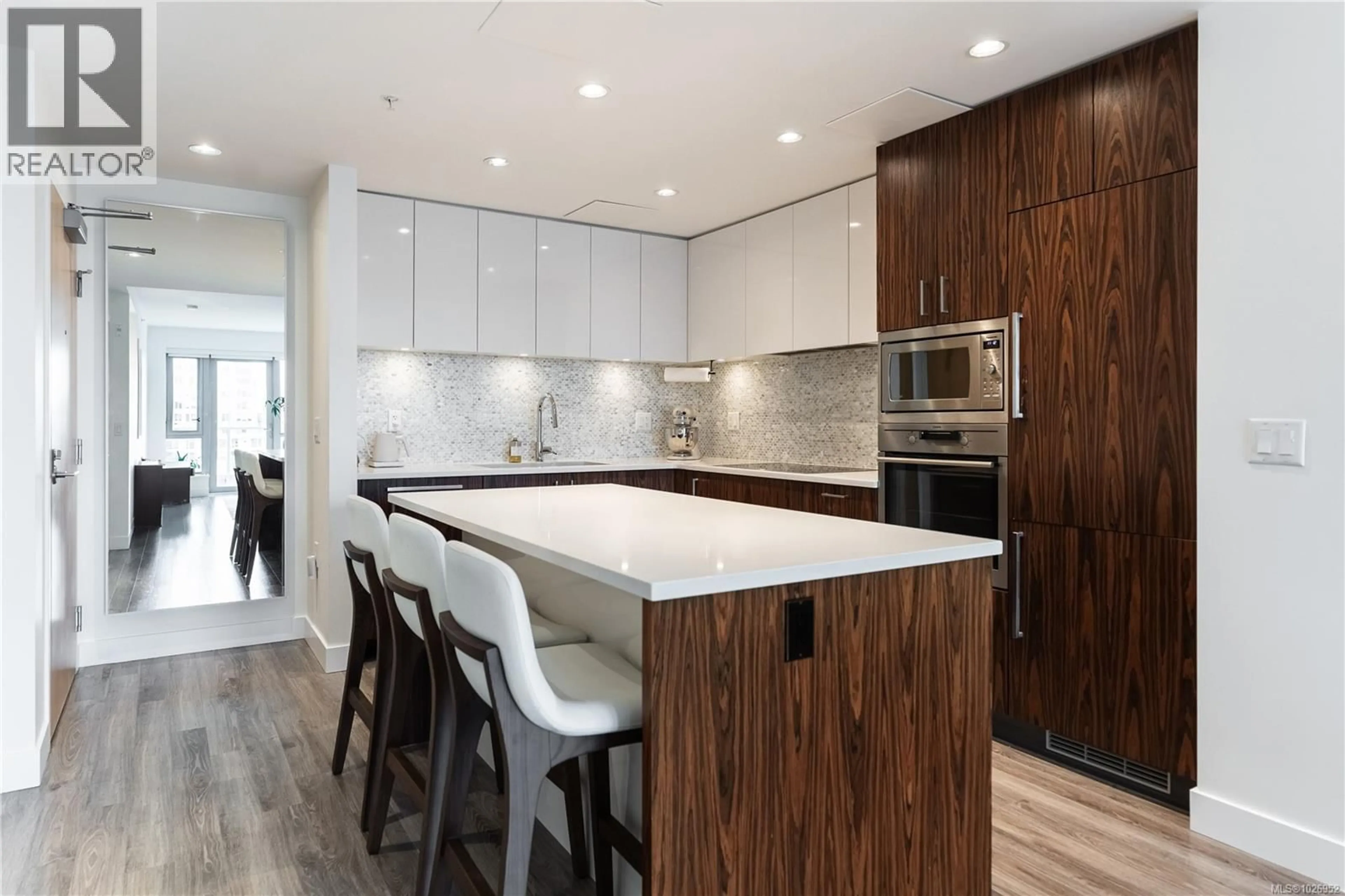 Contemporary kitchen, wood/laminate floor for 801 - 838 BROUGHTON STREET, Victoria British Columbia V8W1E4