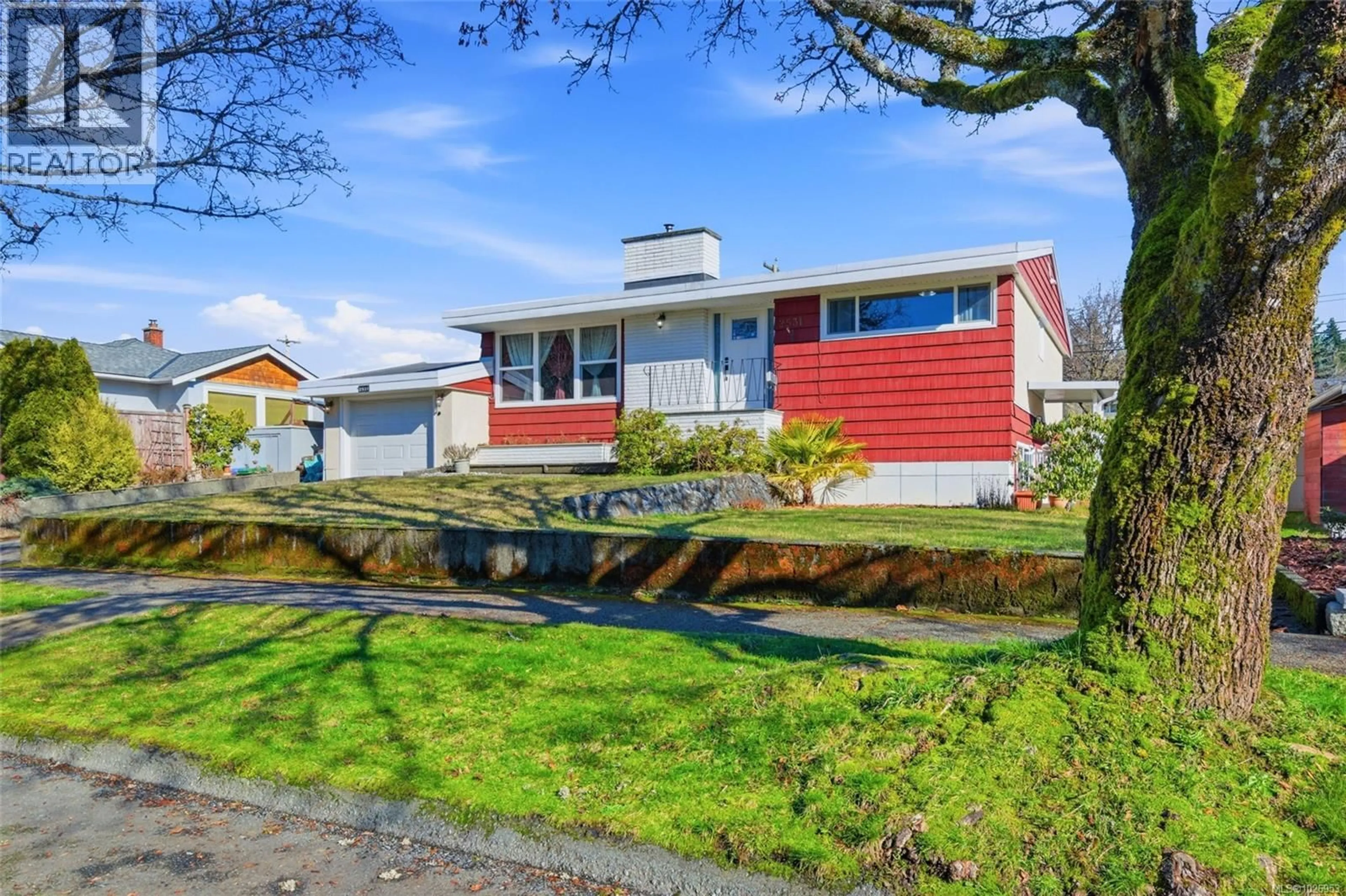 Home with vinyl exterior material, street for 2531 8TH AVENUE, Port Alberni British Columbia V9Y2L5